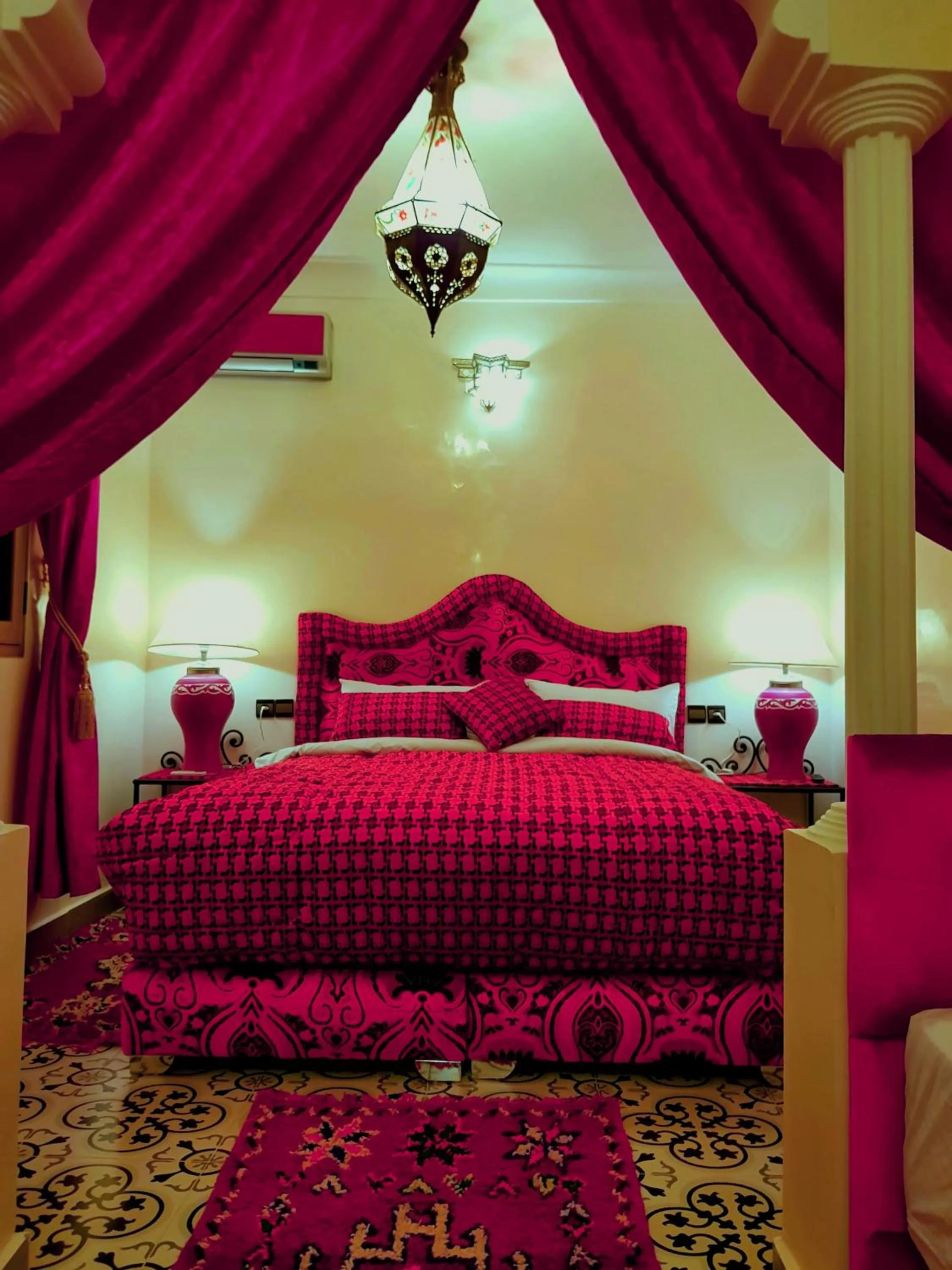 Photo of the whole room, Bed in Riad Konouz