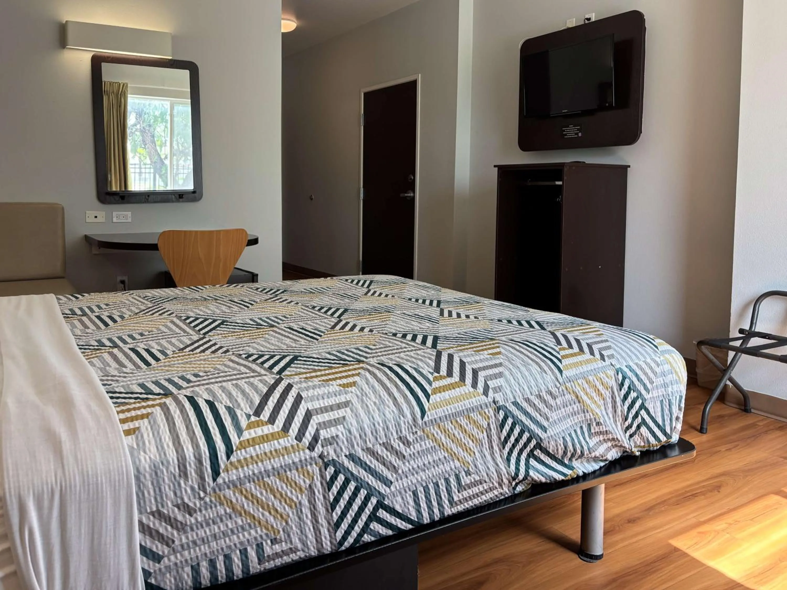 Bedroom, Bed in Motel 6-Weslaco, TX