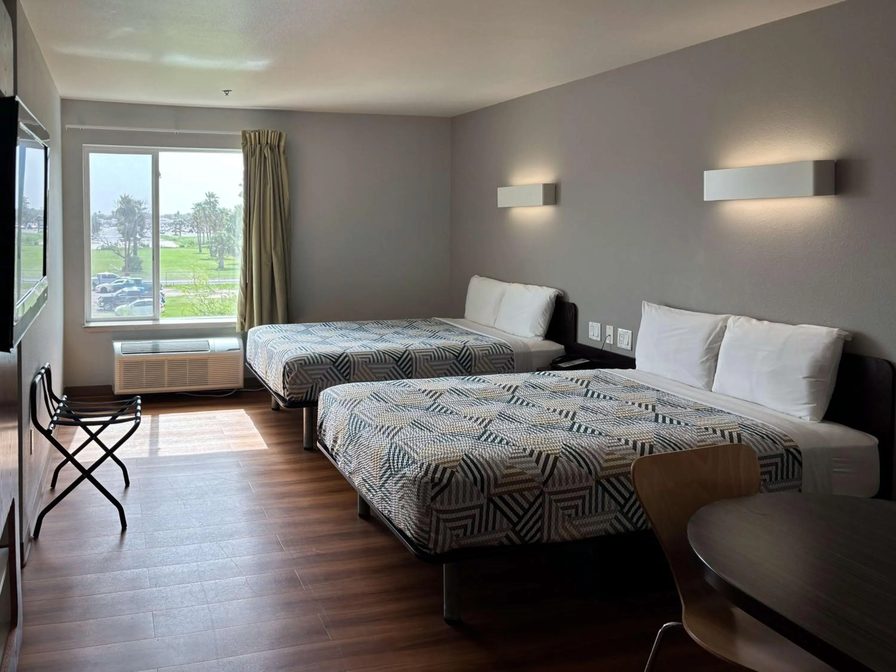 Bedroom, Bed in Motel 6-Weslaco, TX