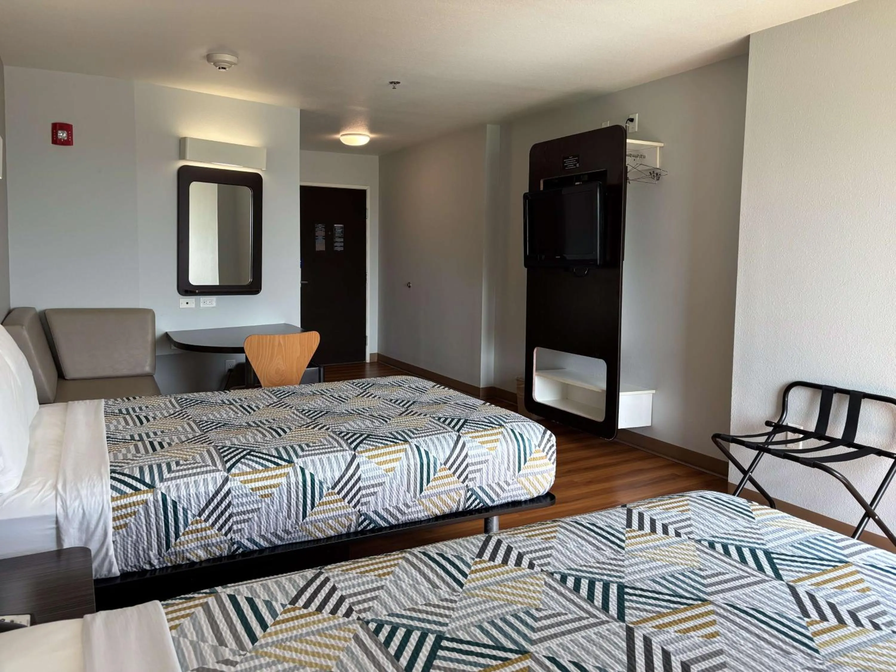 Bedroom, Bed in Motel 6-Weslaco, TX