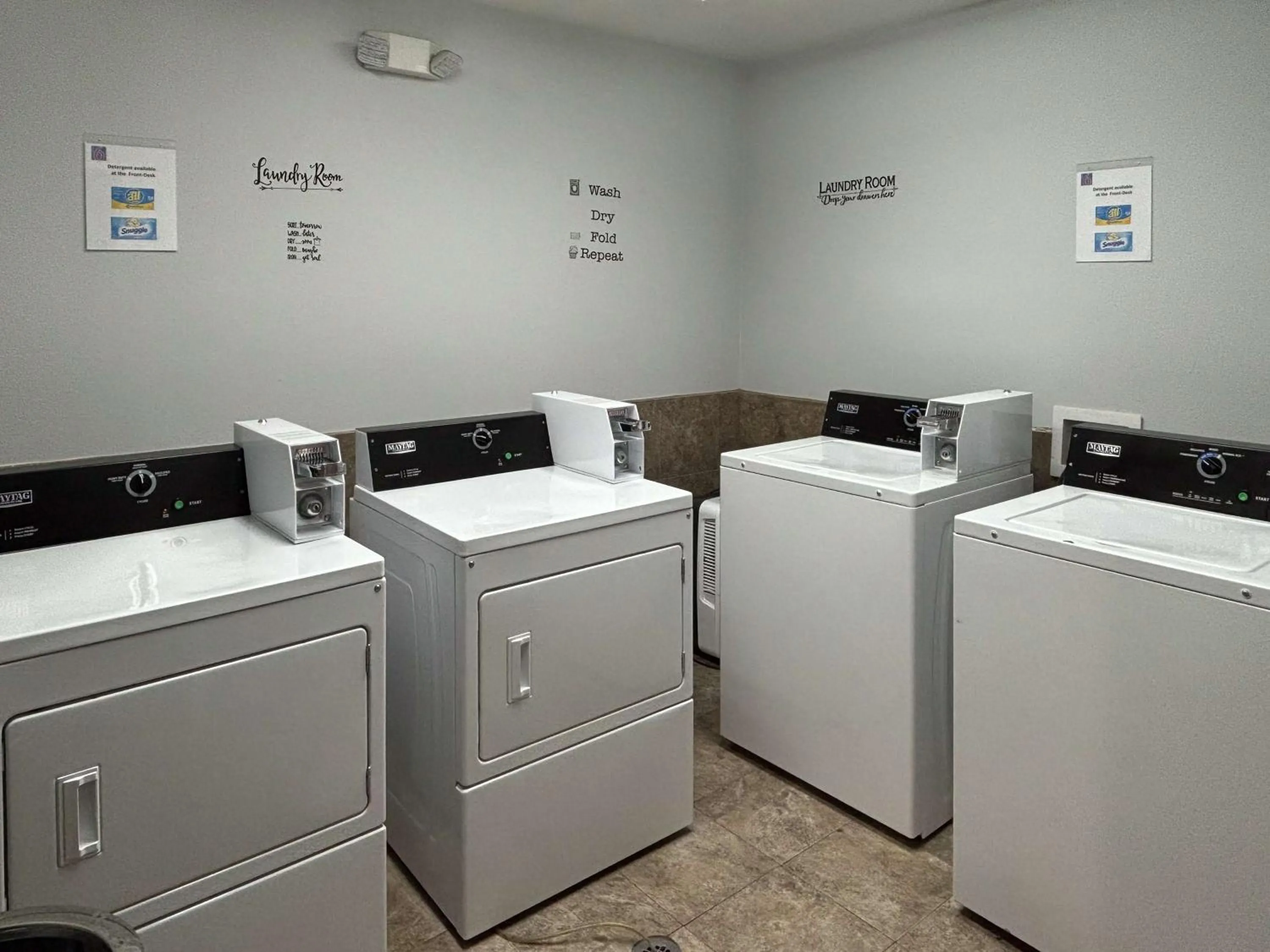 Property building in Motel 6-Weslaco, TX