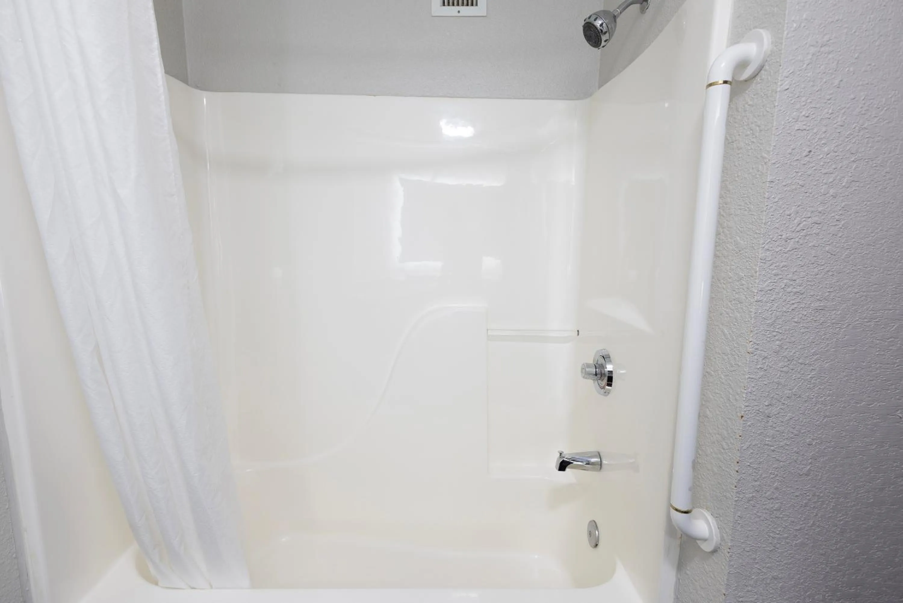 Shower in Countryside Inn and Suites