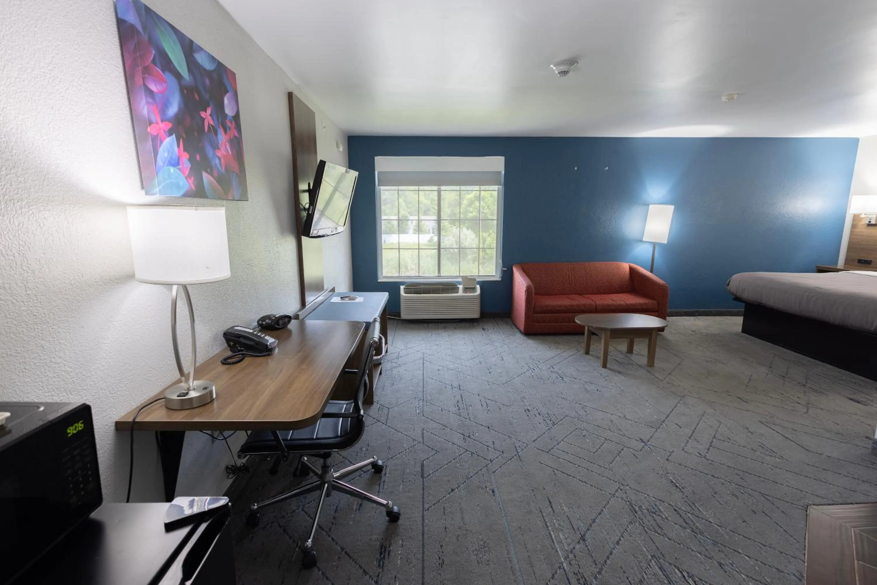 Photo of the whole room, Bed in Countryside Inn and Suites