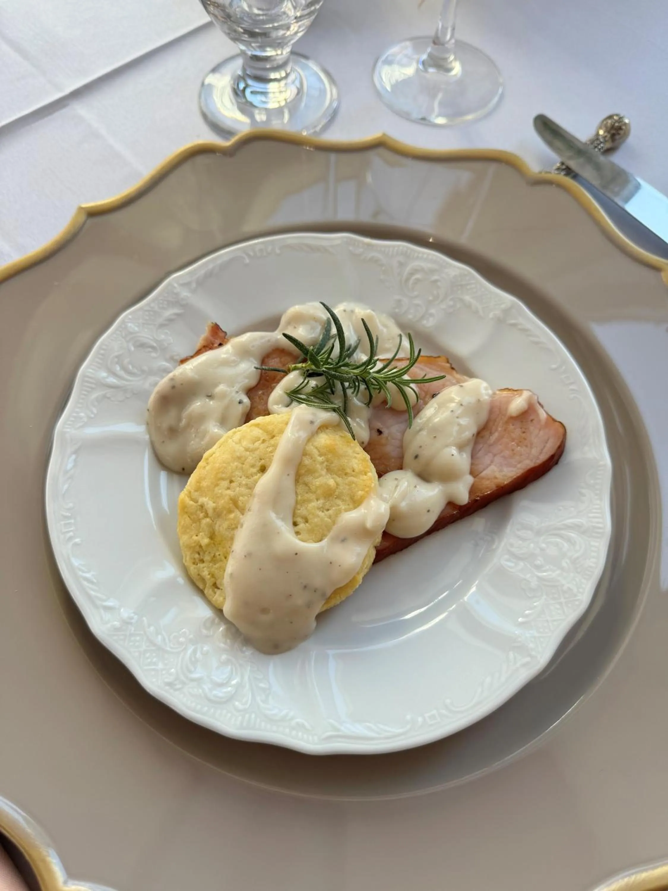 Breakfast in Garth Woodside Mansion Bed and Breakfast