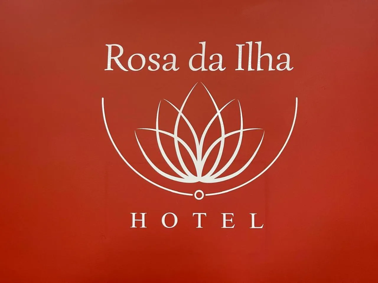 Logo/Certificate/Sign in Hotel Rosa da Ilha Guaruja - 80m do mar, 02 piscinas, sala de jogos, brinquedão de percurso para crianças