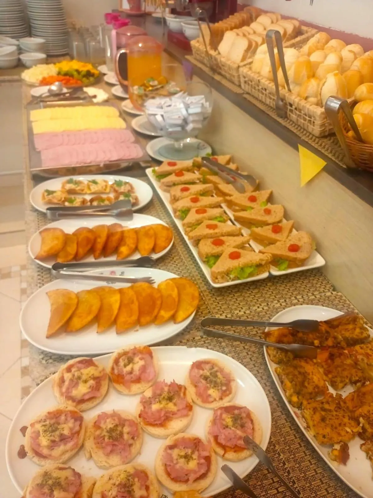 Buffet breakfast in Hotel Rosa da Ilha Guaruja - Perto do Mar com piscina