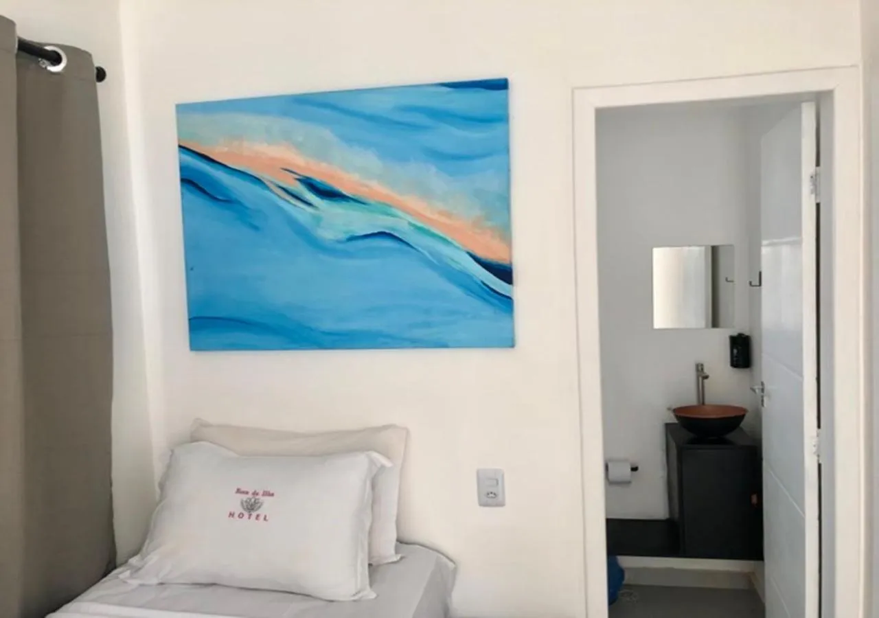 Toilet, Bed in Hotel Rosa da Ilha Guaruja - 80m do mar, 02 piscinas, sala de jogos, brinquedão de percurso para crianças