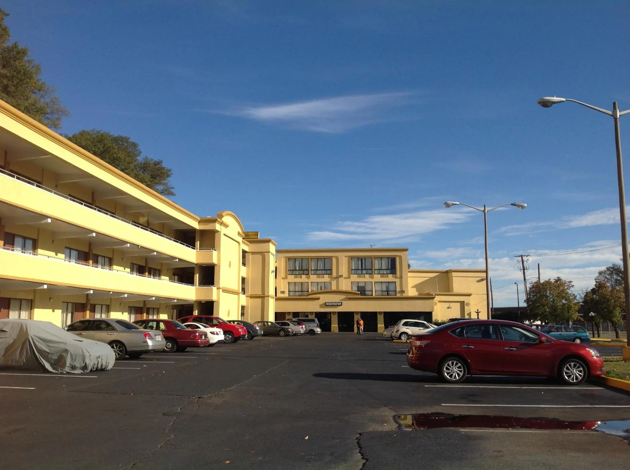 Property building in DIAMOND INN & SUITES