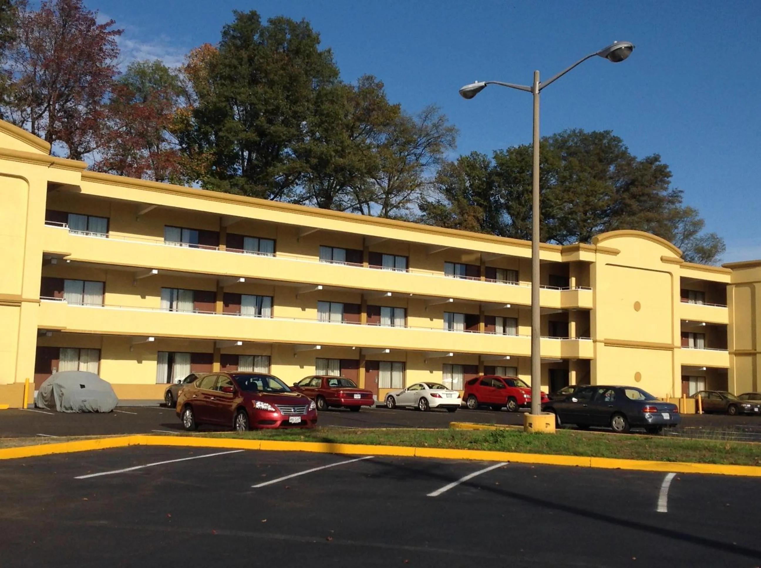 Property building in DIAMOND INN & SUITES