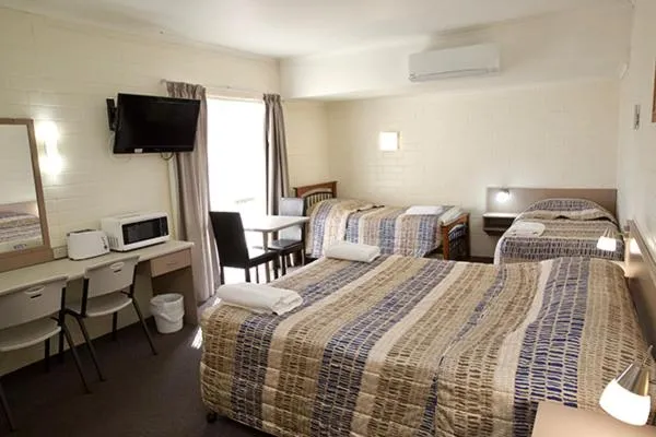 Bed in Pioneer Motel Goondiwindi