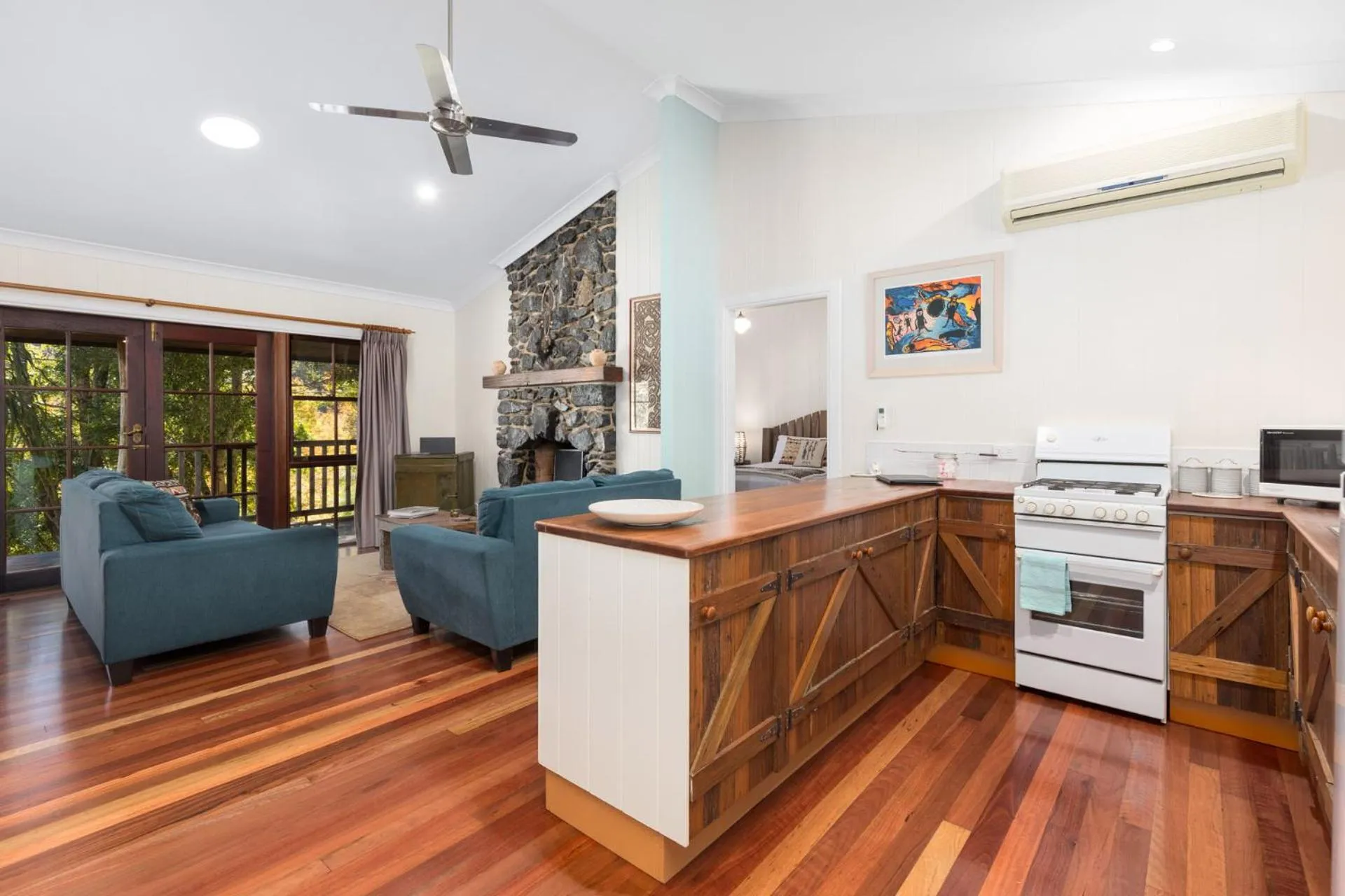 Kitchen or kitchenette in Friday Creek Retreat
