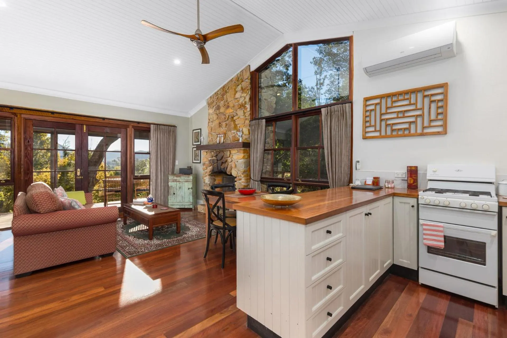 Kitchen or kitchenette in Friday Creek Retreat