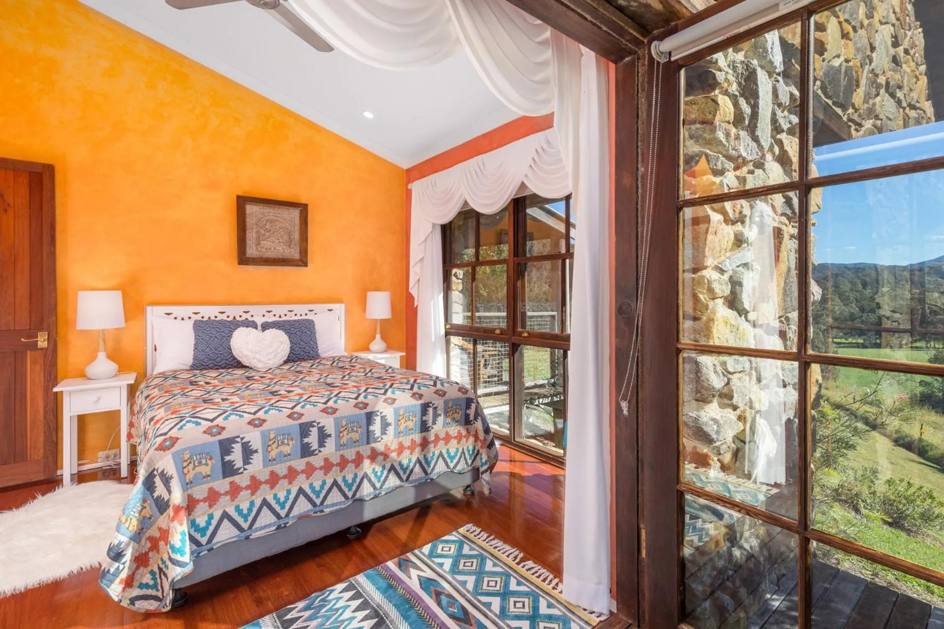 Photo of the whole room, Bed in Friday Creek Retreat