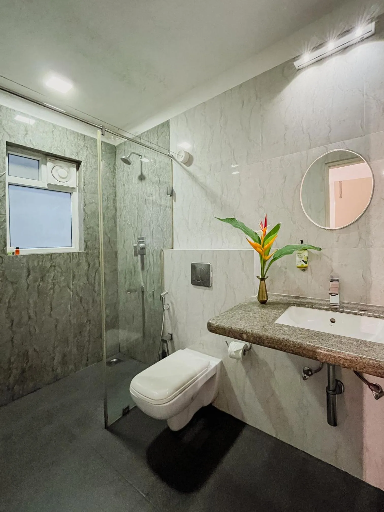 Shower in Rainforest Enclave, Arpora - 10 mins to Baga beach