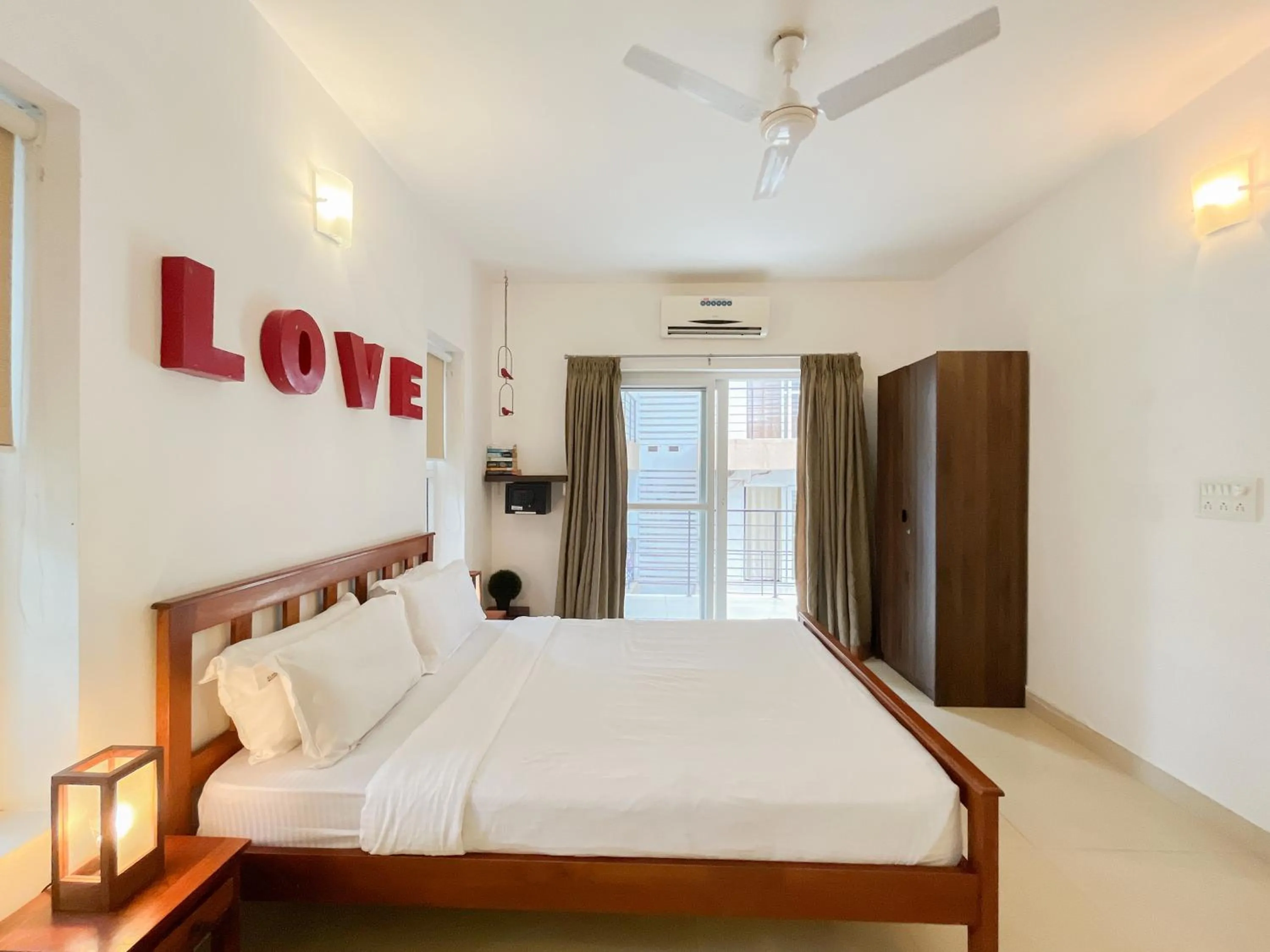 Bedroom, Bed in Rainforest Enclave, Arpora - 10 mins to Baga beach