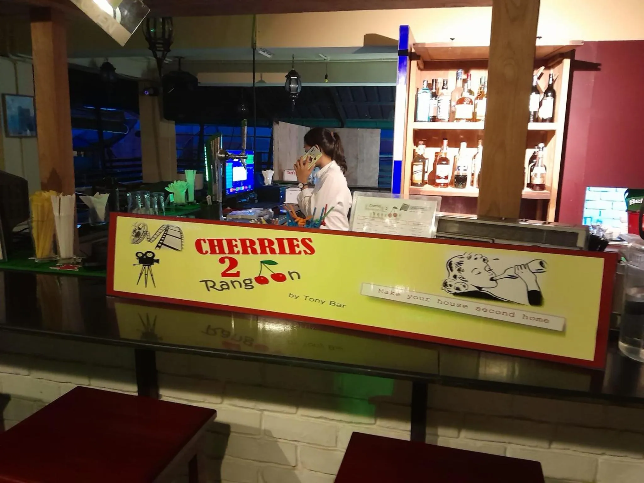 Lounge or bar in YAMA HOTEL & ROOFTOP BAR