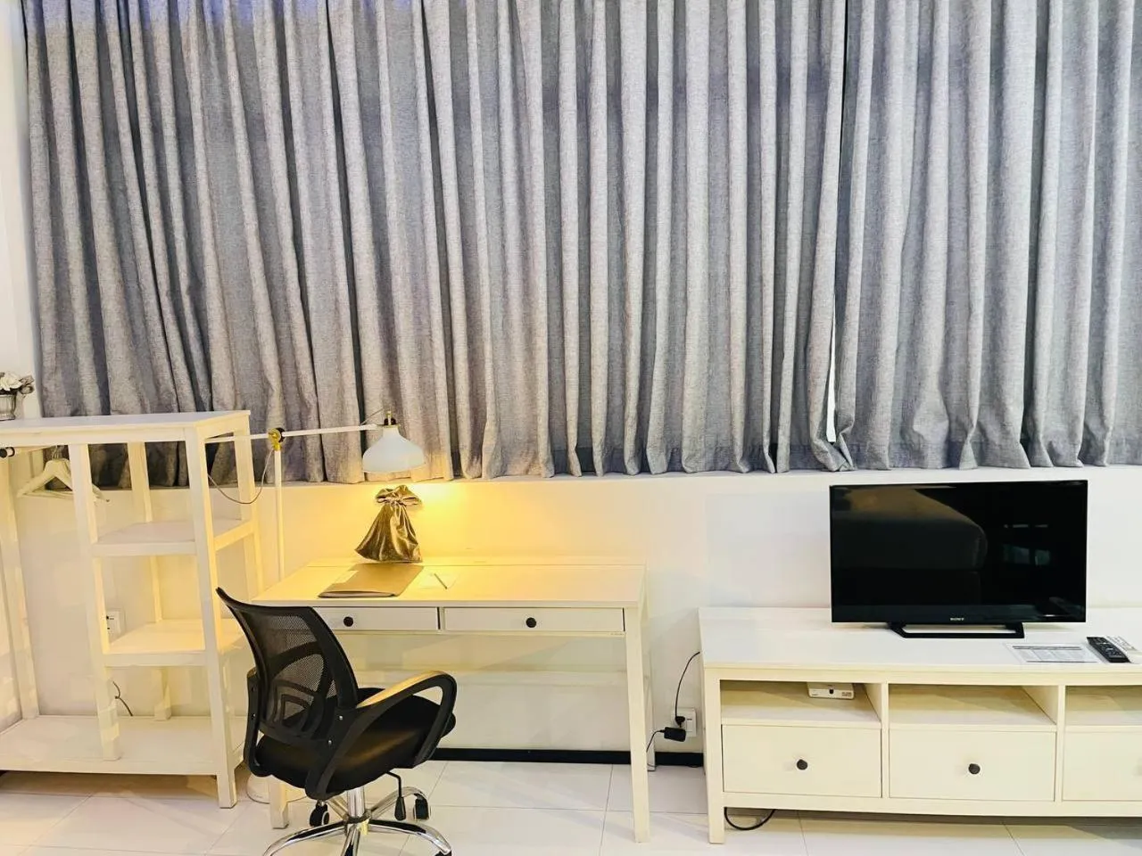 TV and multimedia in YAMA HOTEL & ROOFTOP BAR