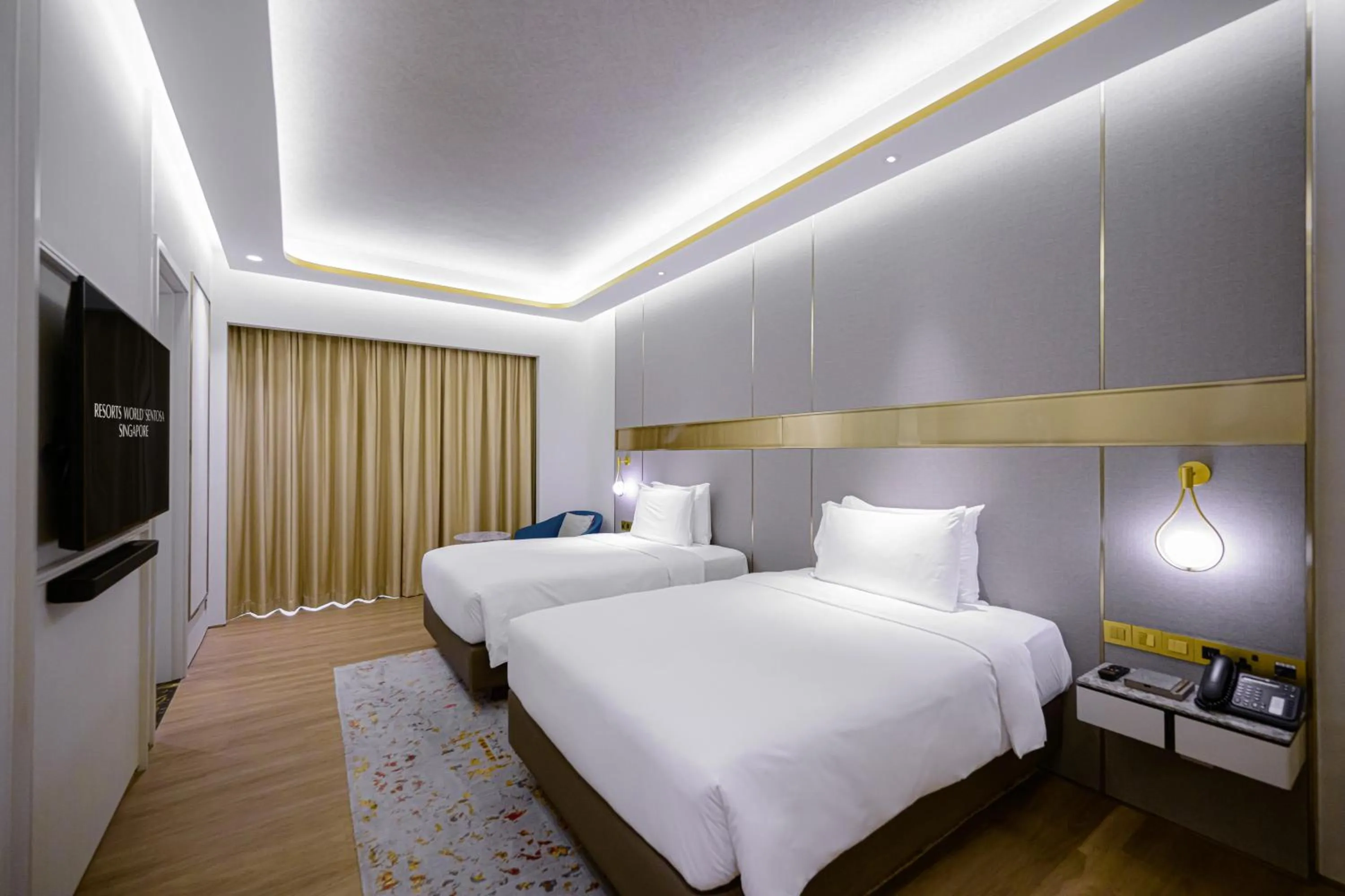 Bed in Resorts World Sentosa - Crockfords Tower
