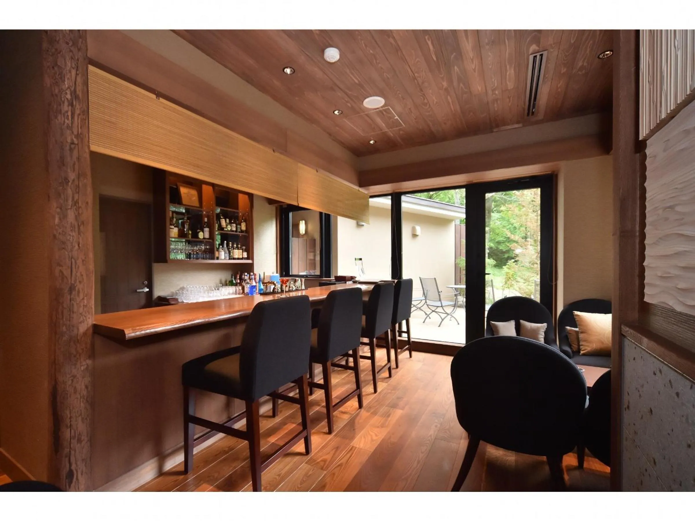 Restaurant/places to eat in La Vista Akangawa