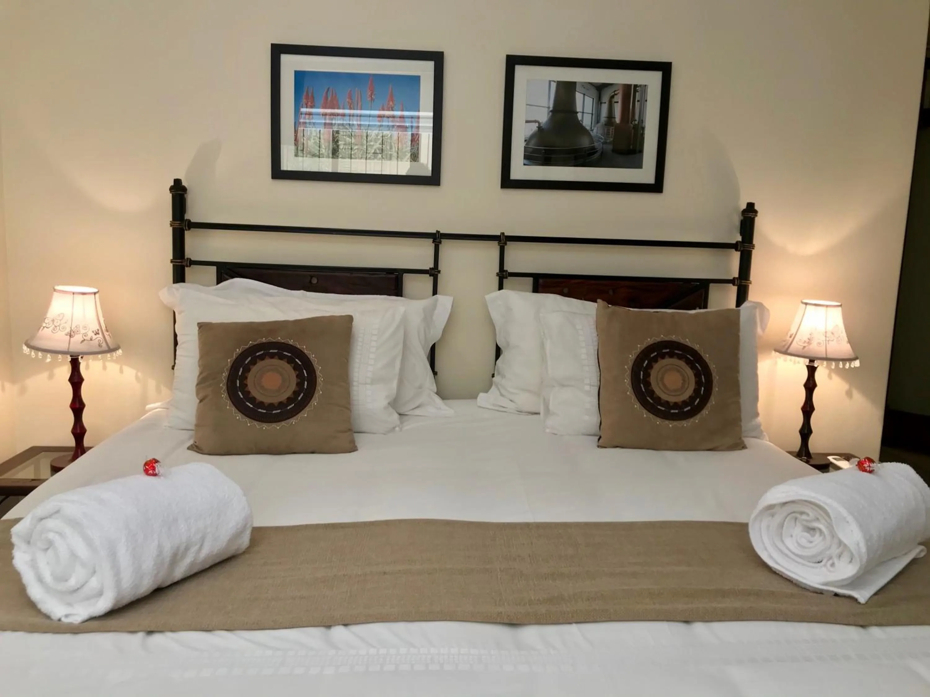 Bedroom, Bed in Sundown Manor Guest House