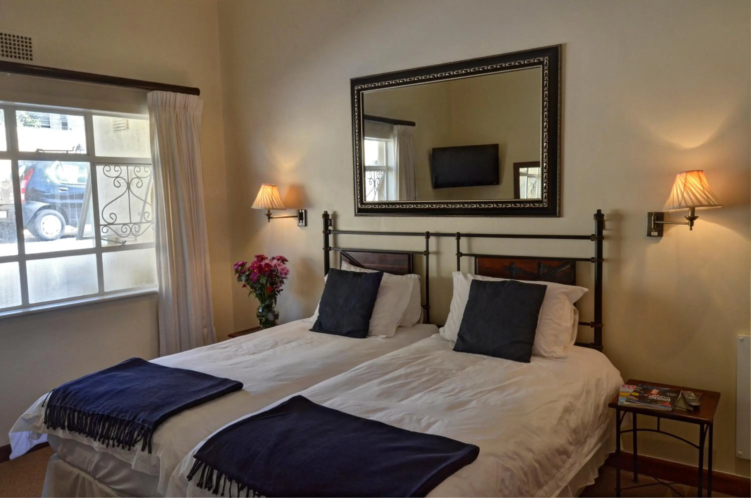 Bedroom, Bed in Sundown Manor Guest House