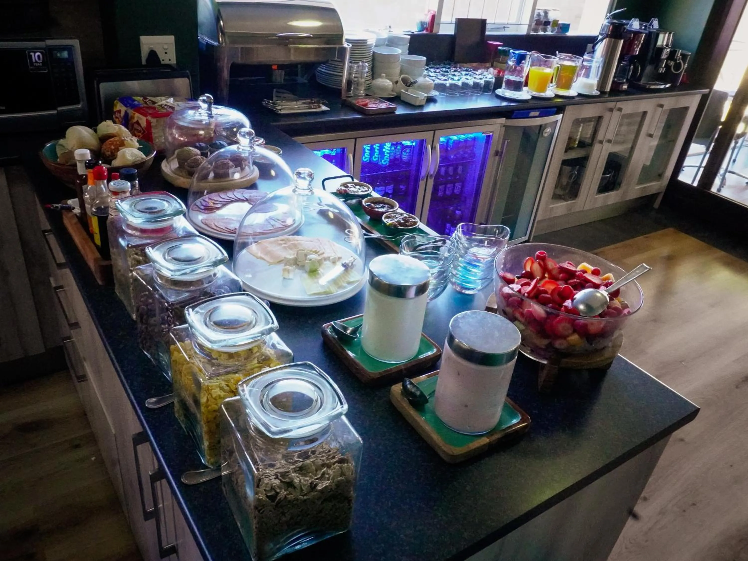 Buffet breakfast in Sundown Manor Guest House