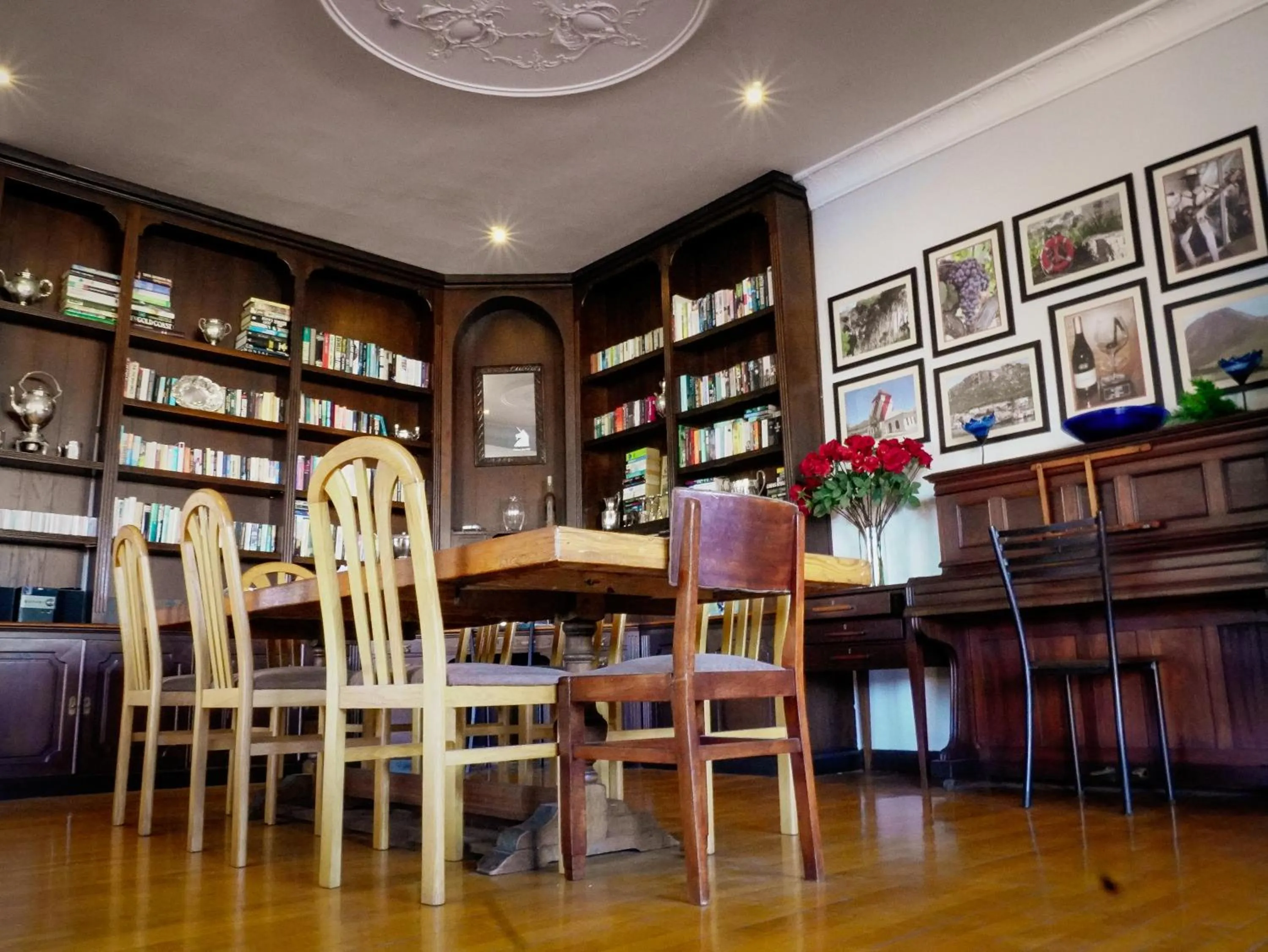 Breakfast in Sundown Manor Guest House