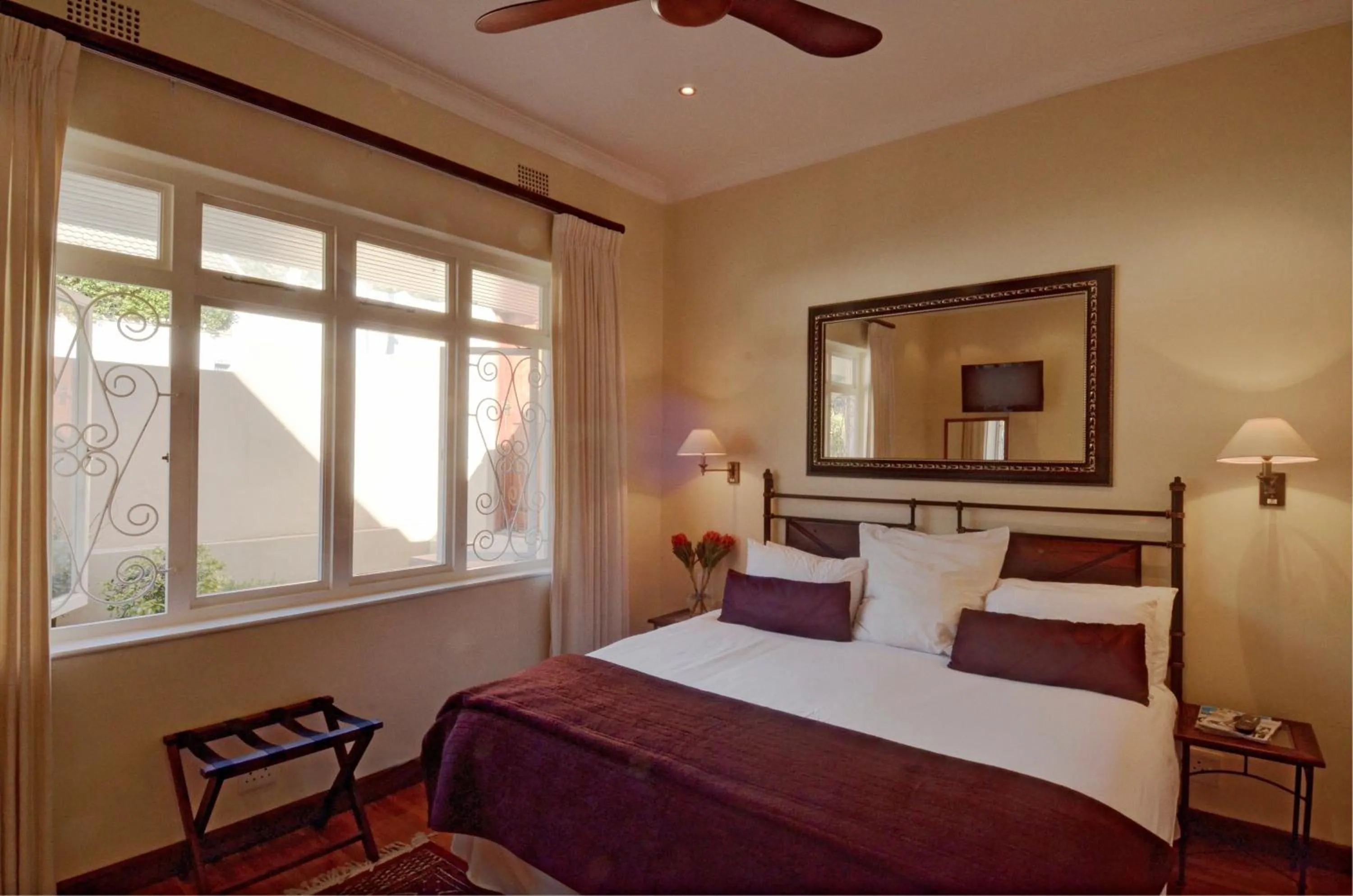 Bedroom, Bed in Sundown Manor Guest House