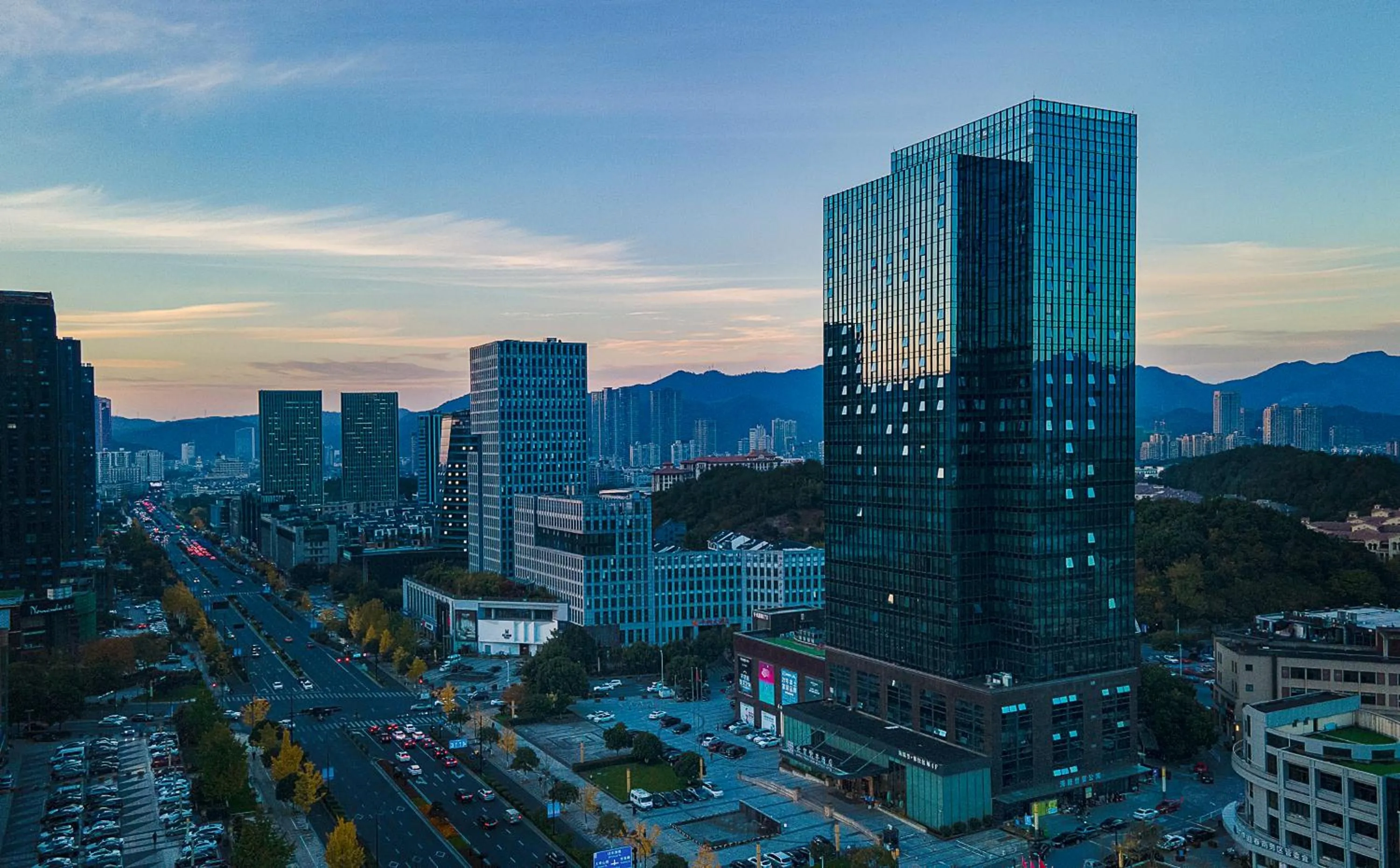 Property building in SSAW Boutique Hotel Tonglu World Trade