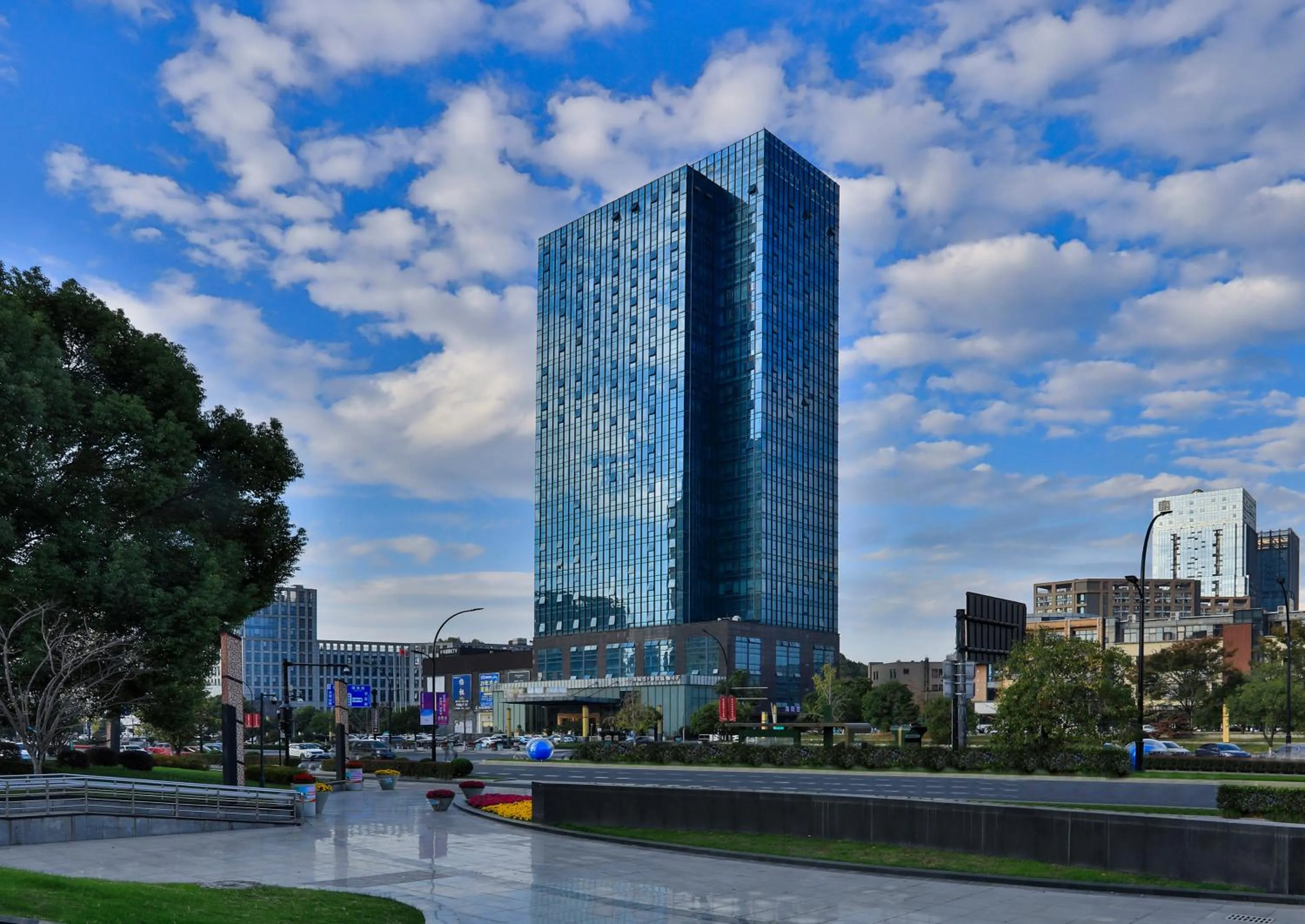 Property building in SSAW Boutique Hotel Tonglu World Trade