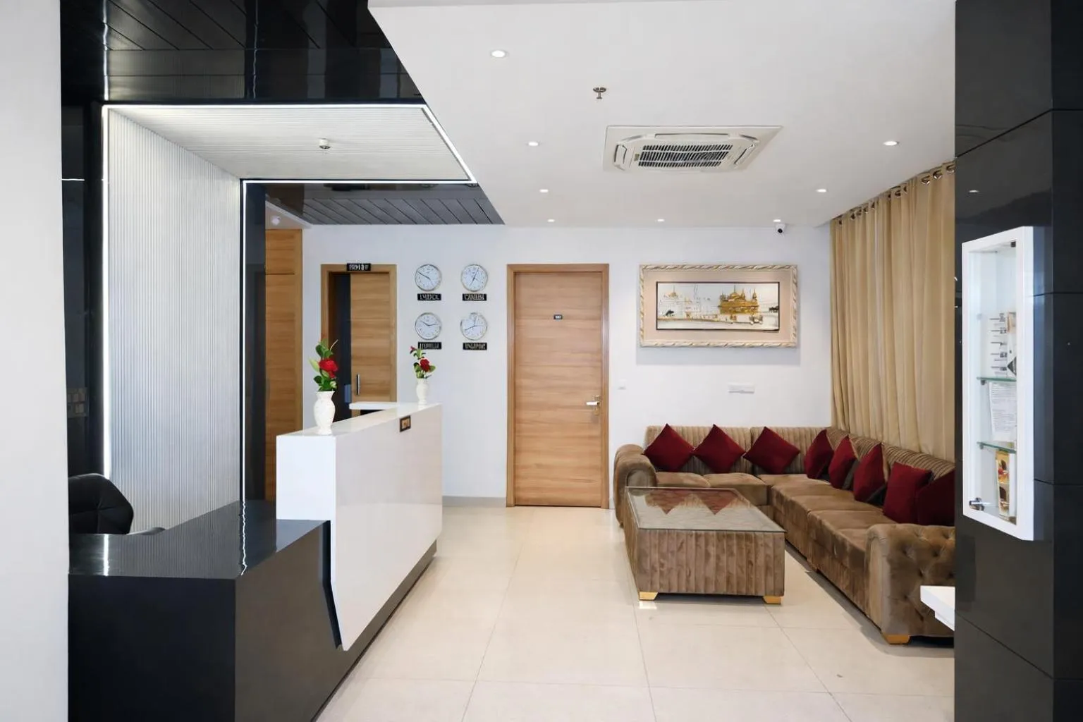 Lobby or reception in Hotel Diamond Villa and Banquet