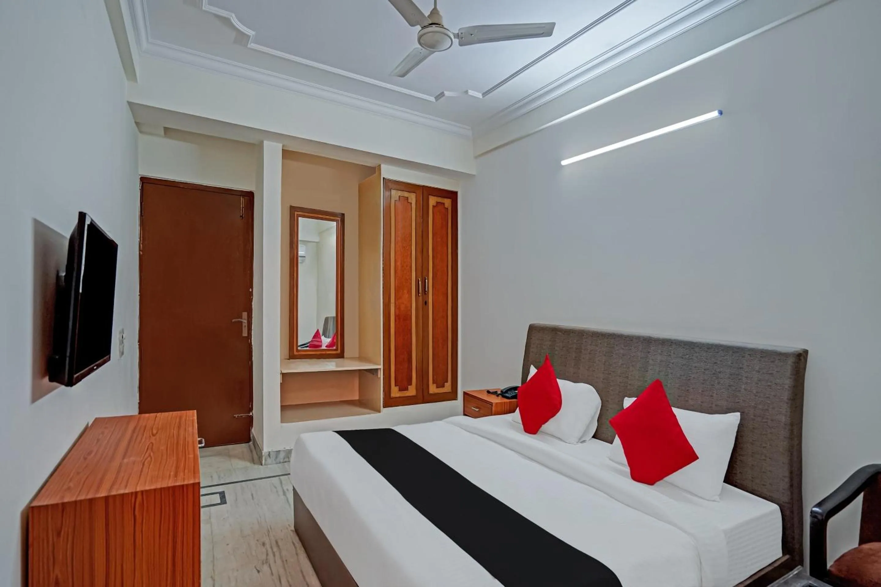 Bathroom, Bed in Collection O Royal Residency S30