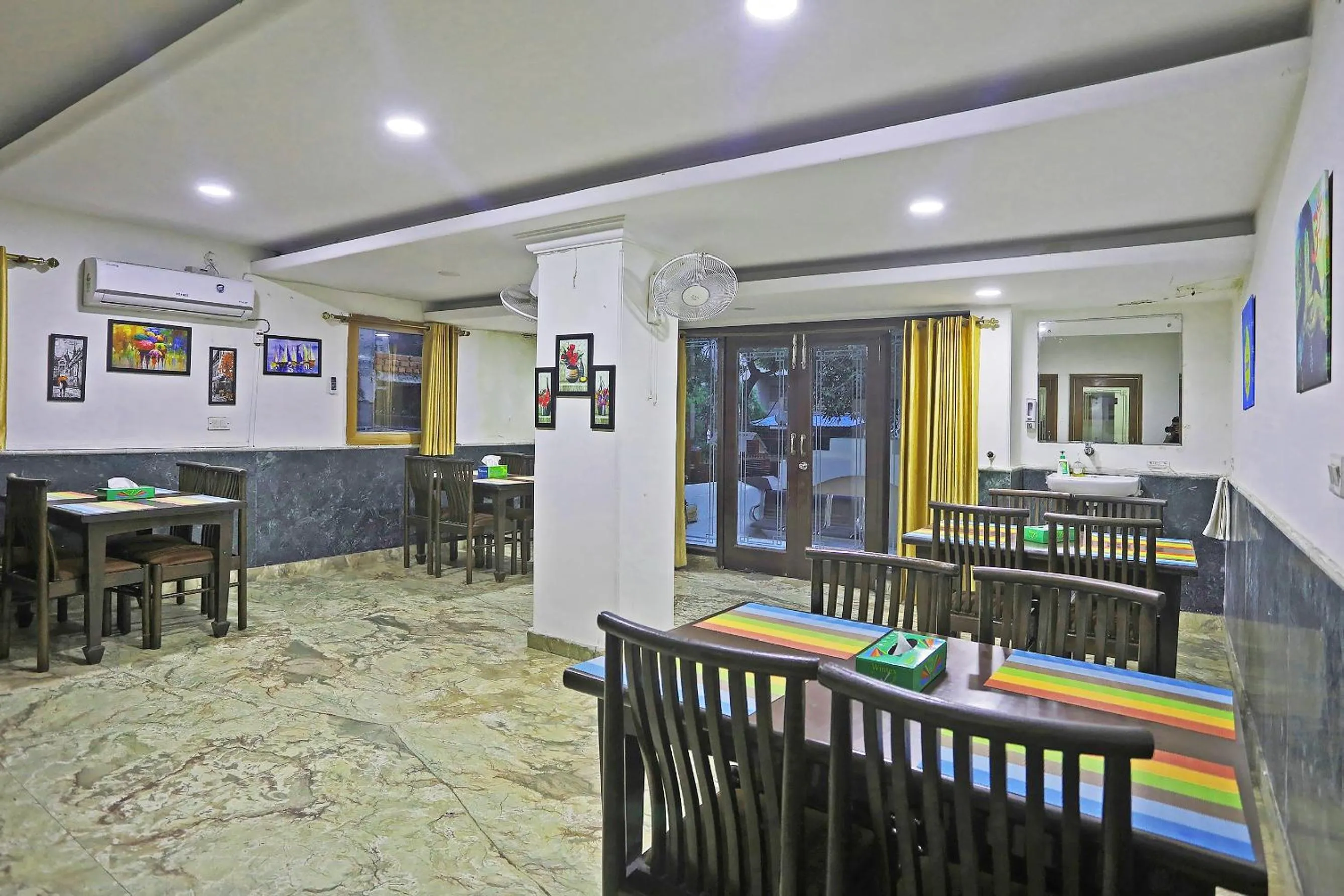 Dining area in Collection O Royal Residency S30