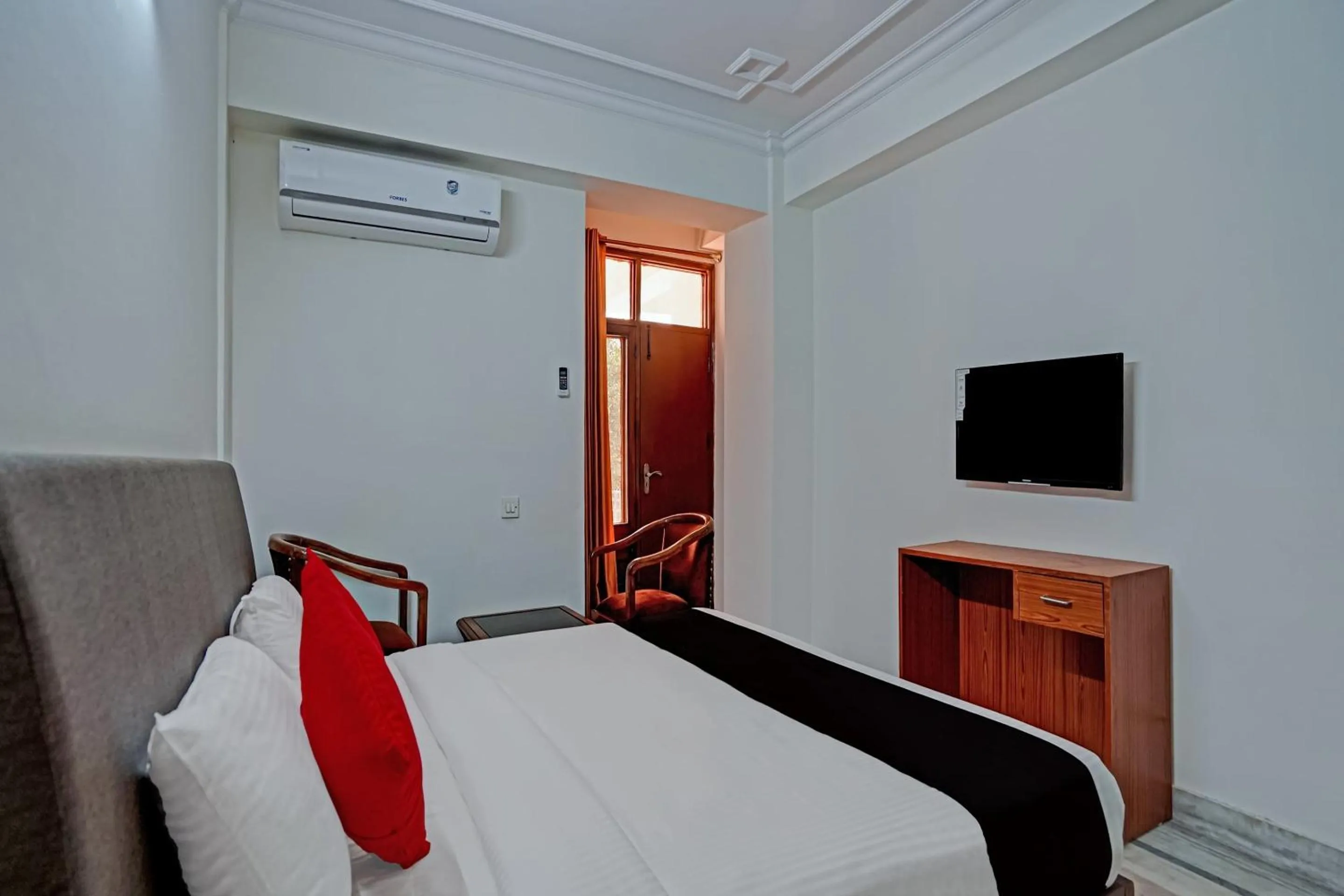 Bedroom, Bed in Collection O Royal Residency S30