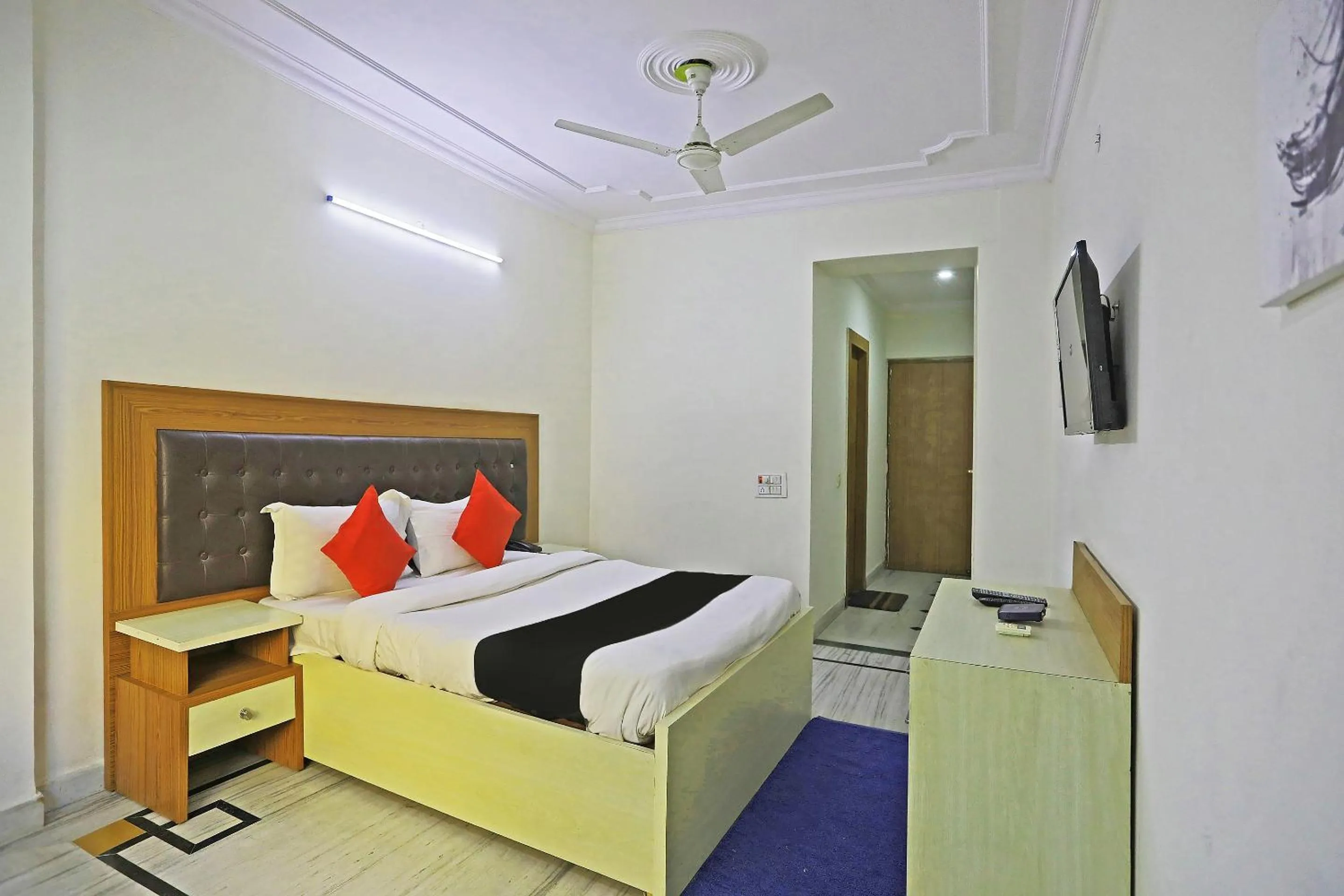 Bedroom, Bed in Collection O Royal Residency S30