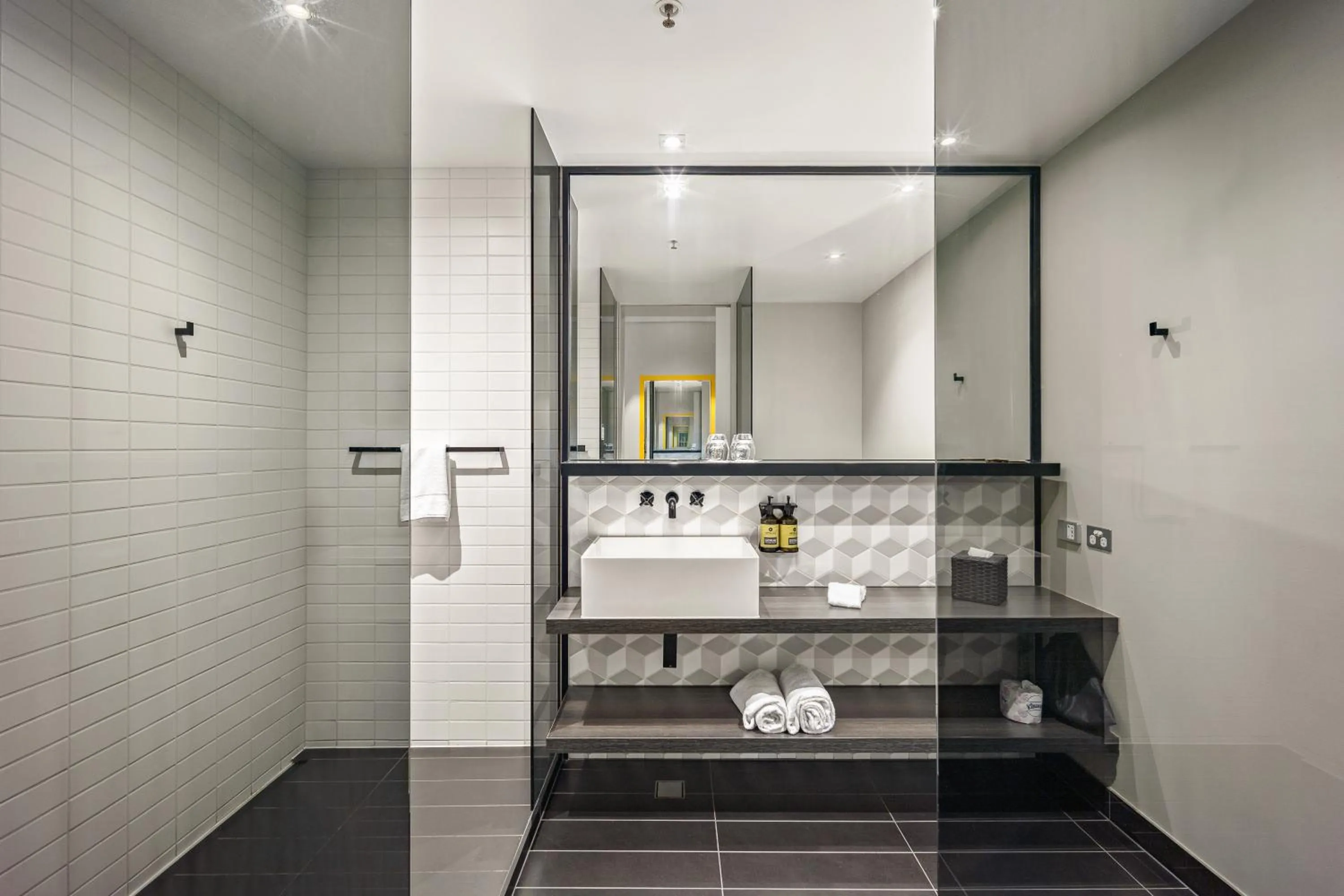 Shower in Peppers Docklands