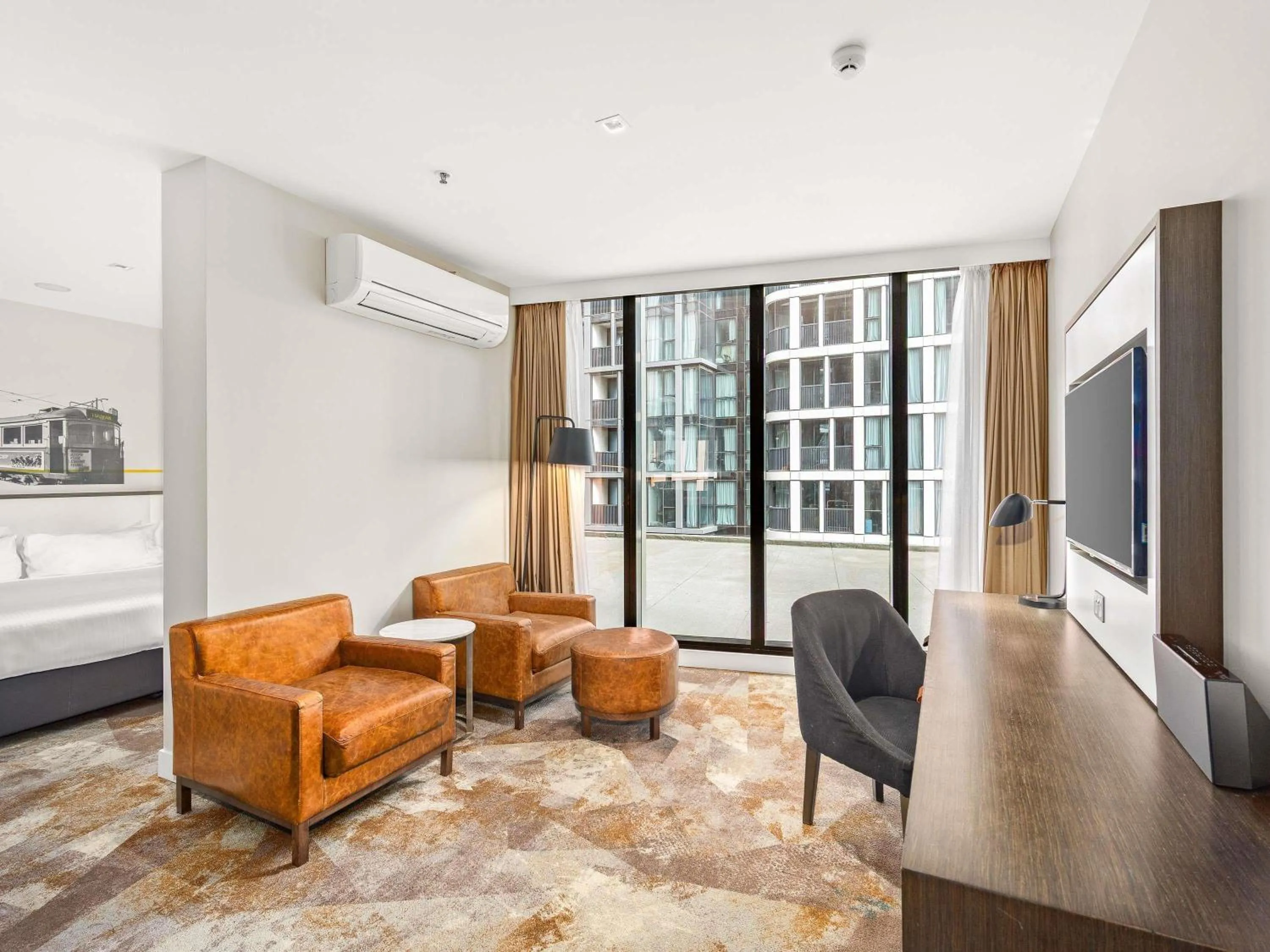 Photo of the whole room in Peppers Docklands