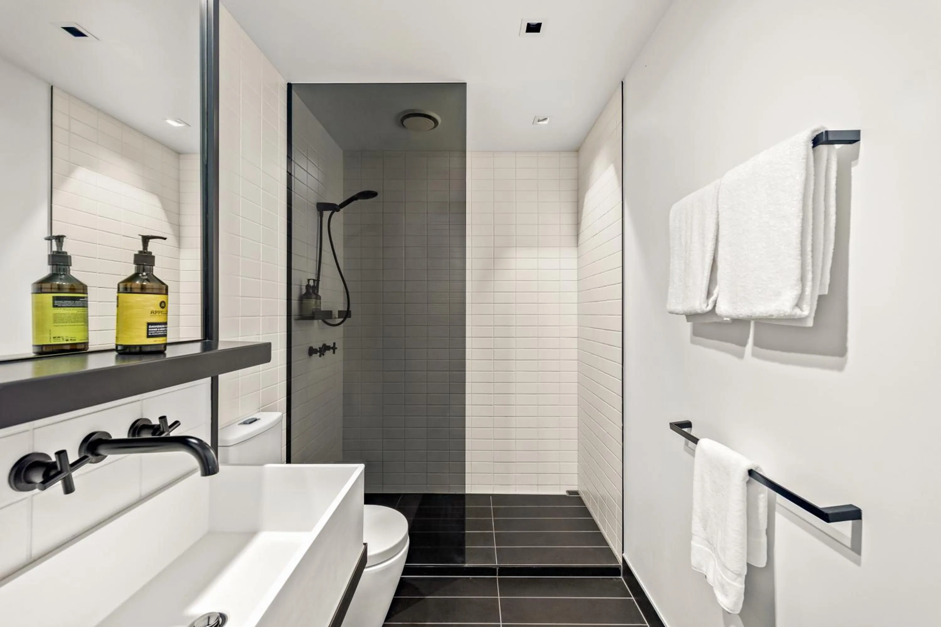 Shower in Peppers Docklands