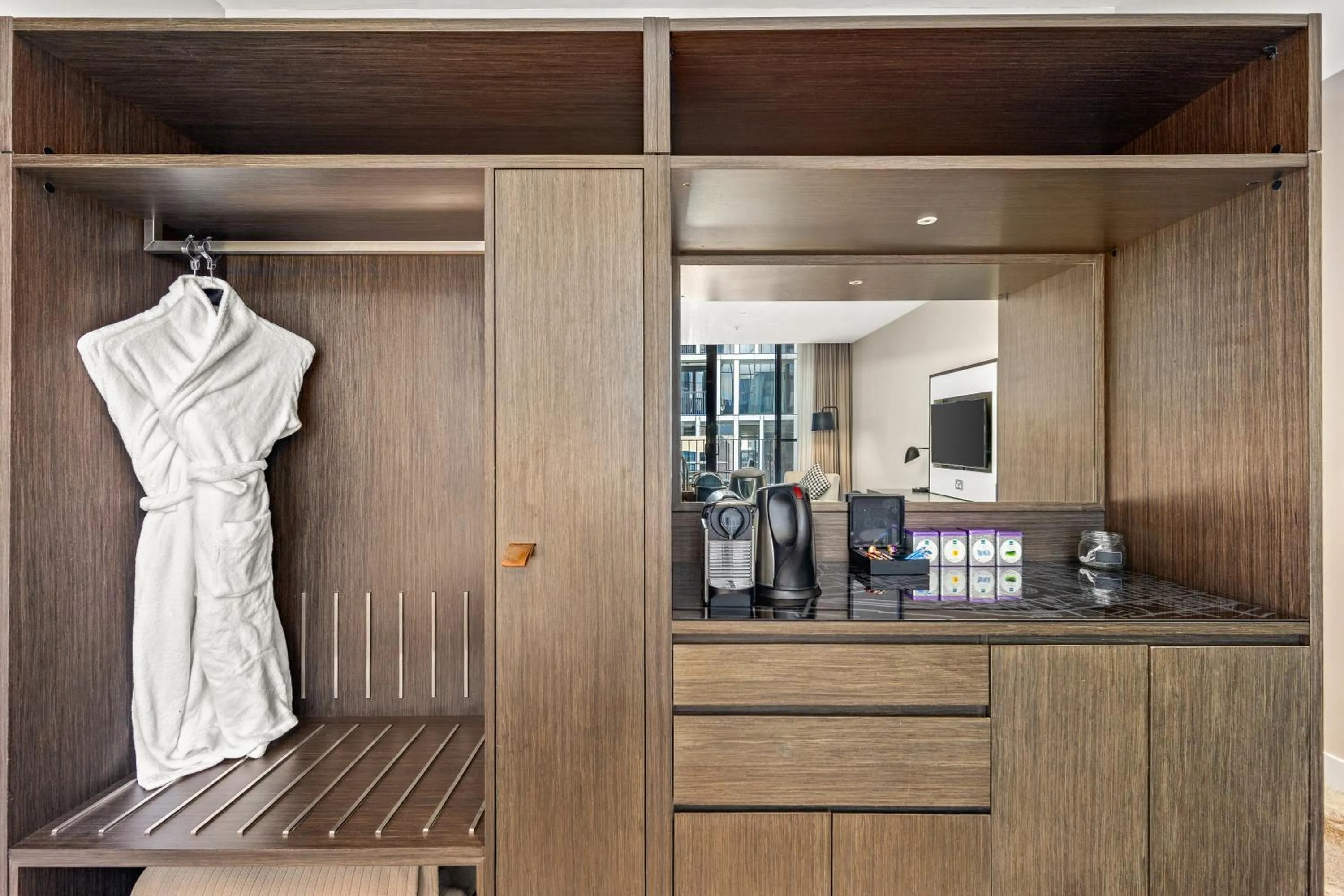 Coffee/tea facilities in Peppers Docklands