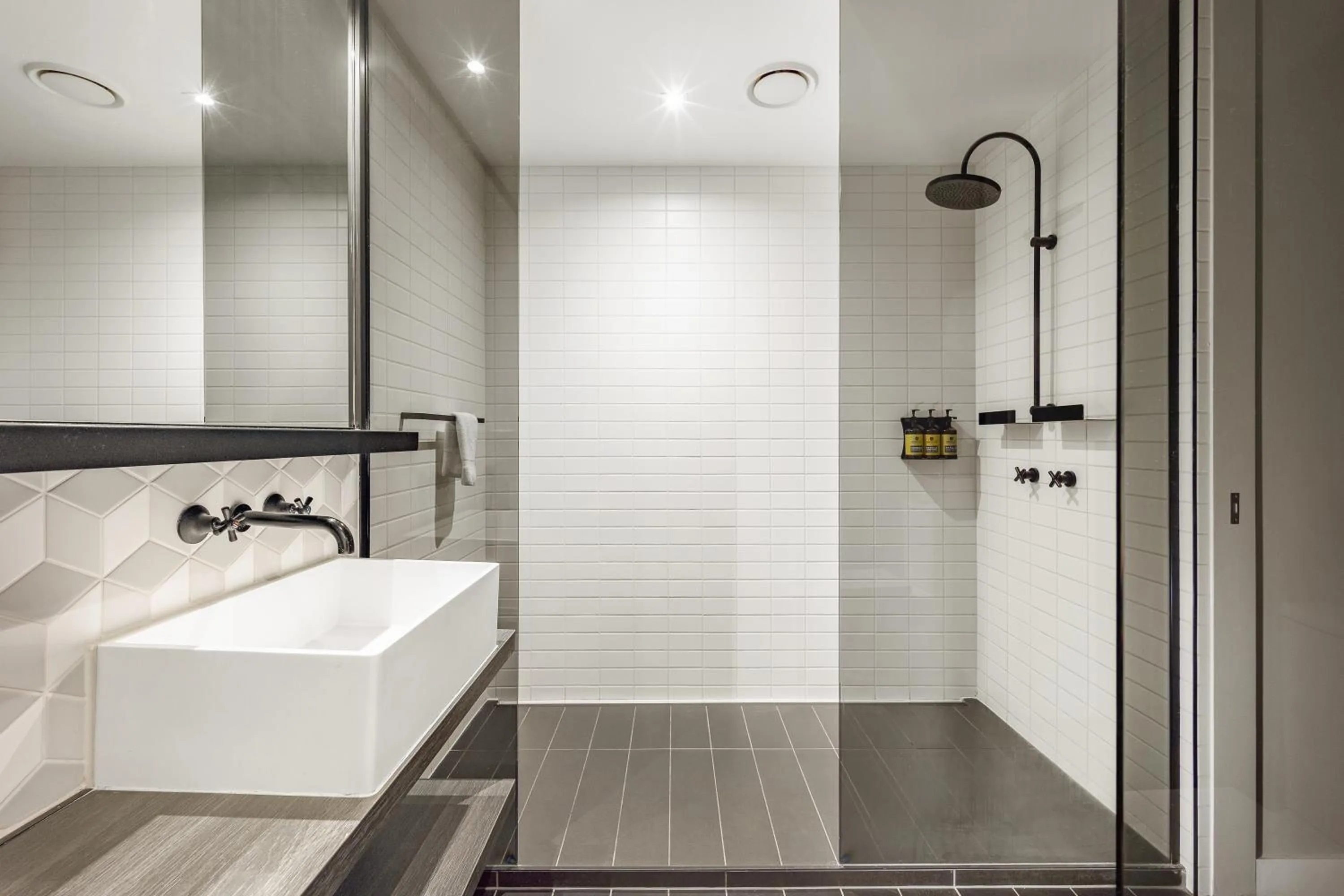 Shower in Peppers Docklands