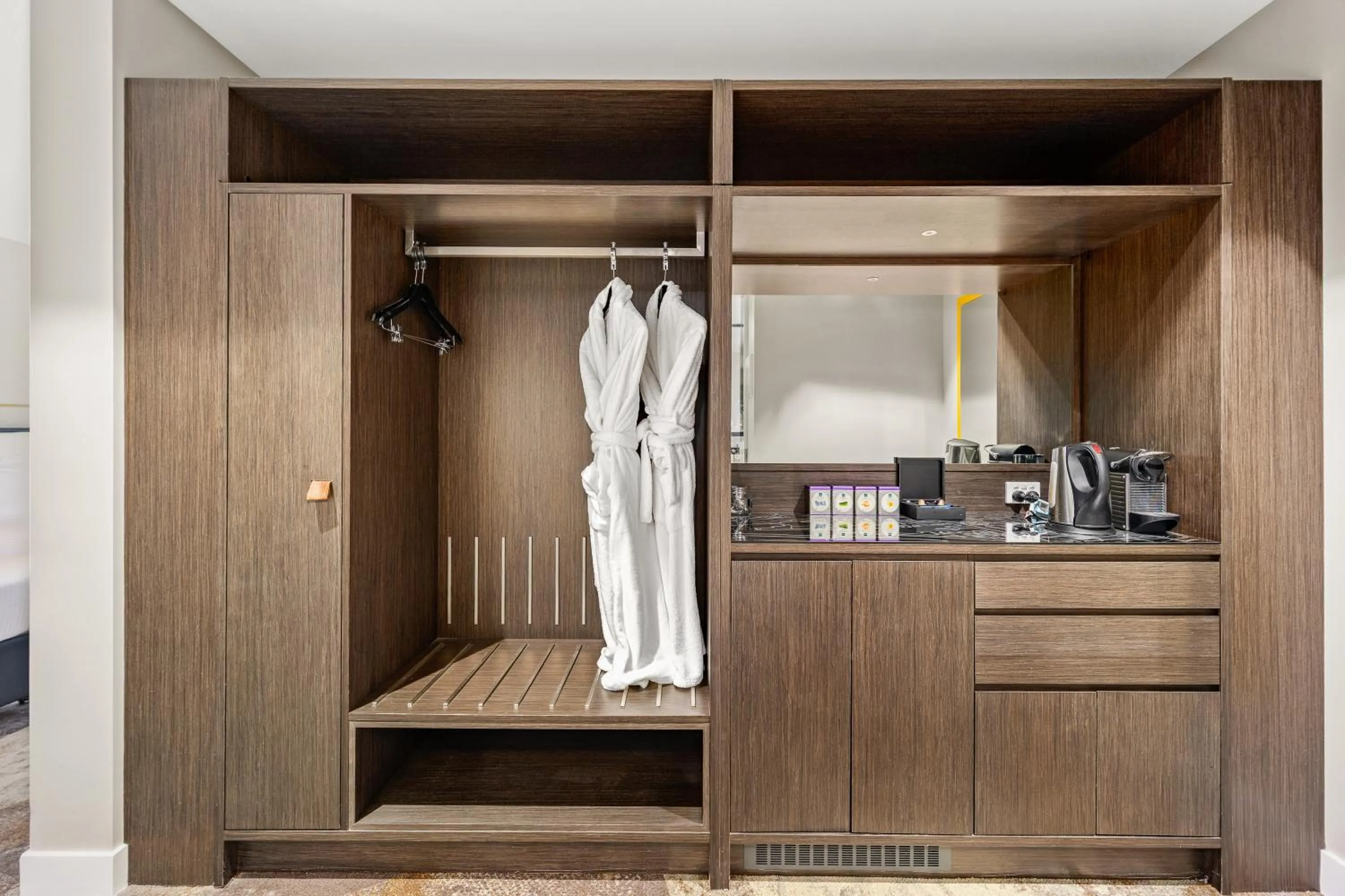 Coffee/tea facilities in Peppers Docklands