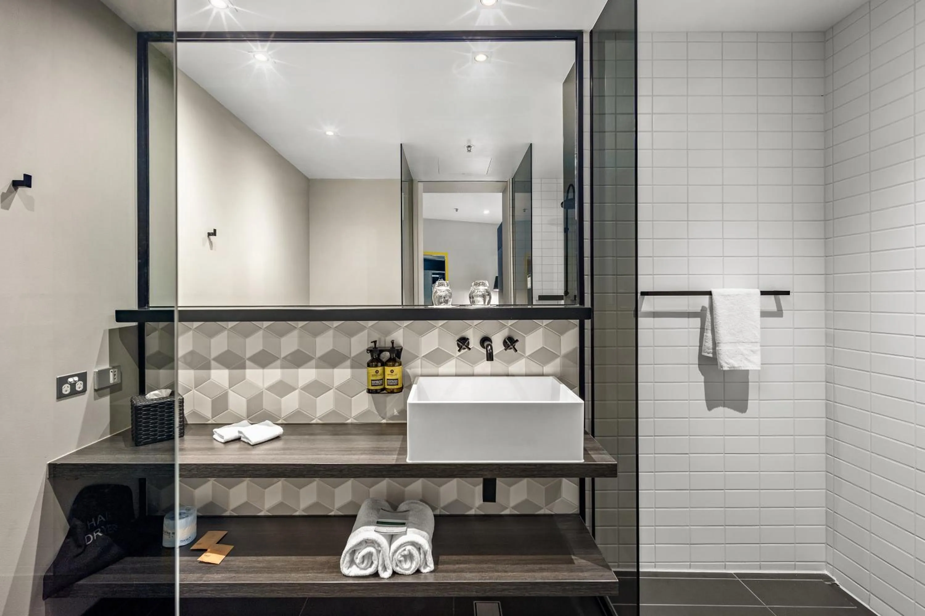 Shower in Peppers Docklands