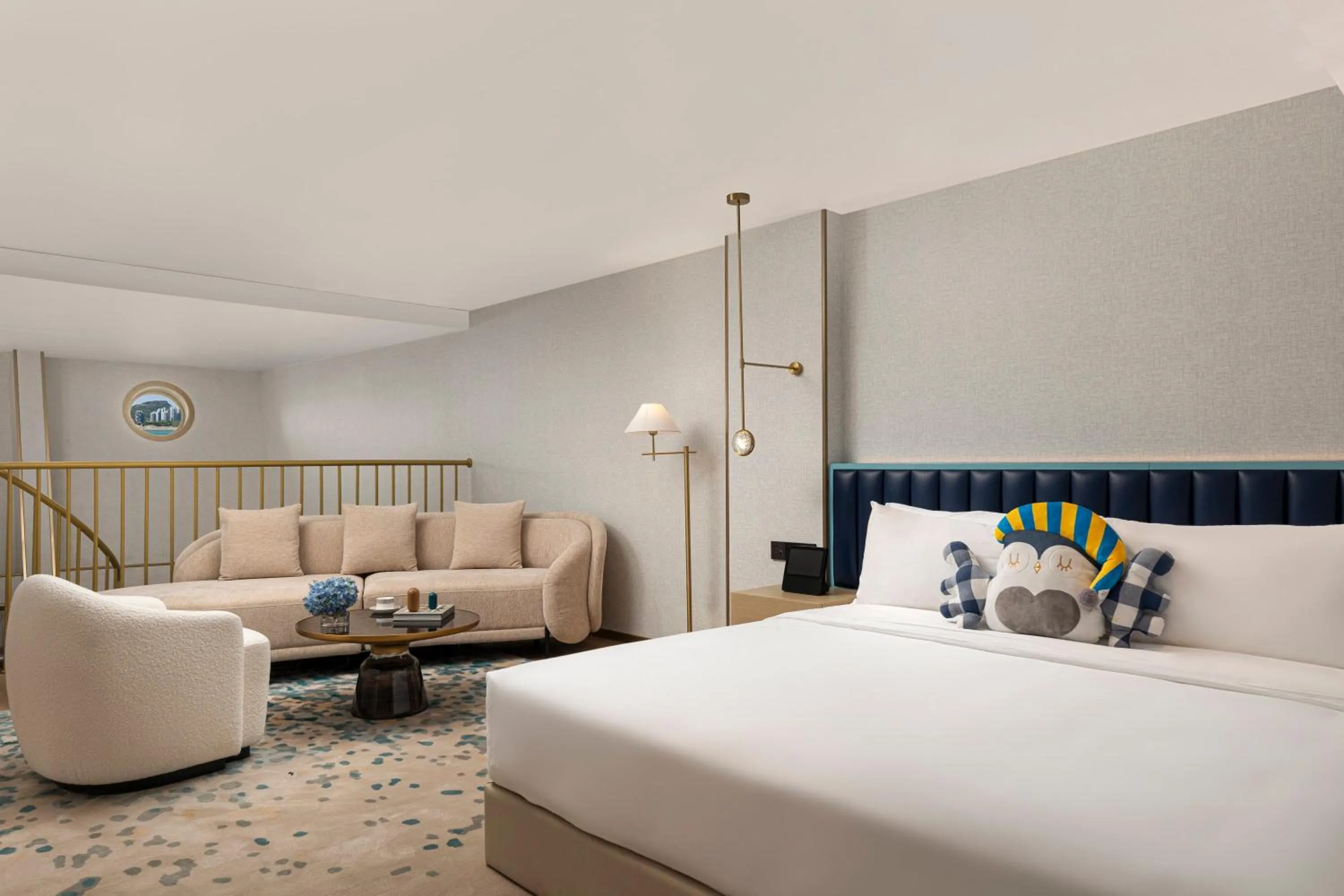 Photo of the whole room, Bed in voco Lianyungang Haizhou Bay by IHG