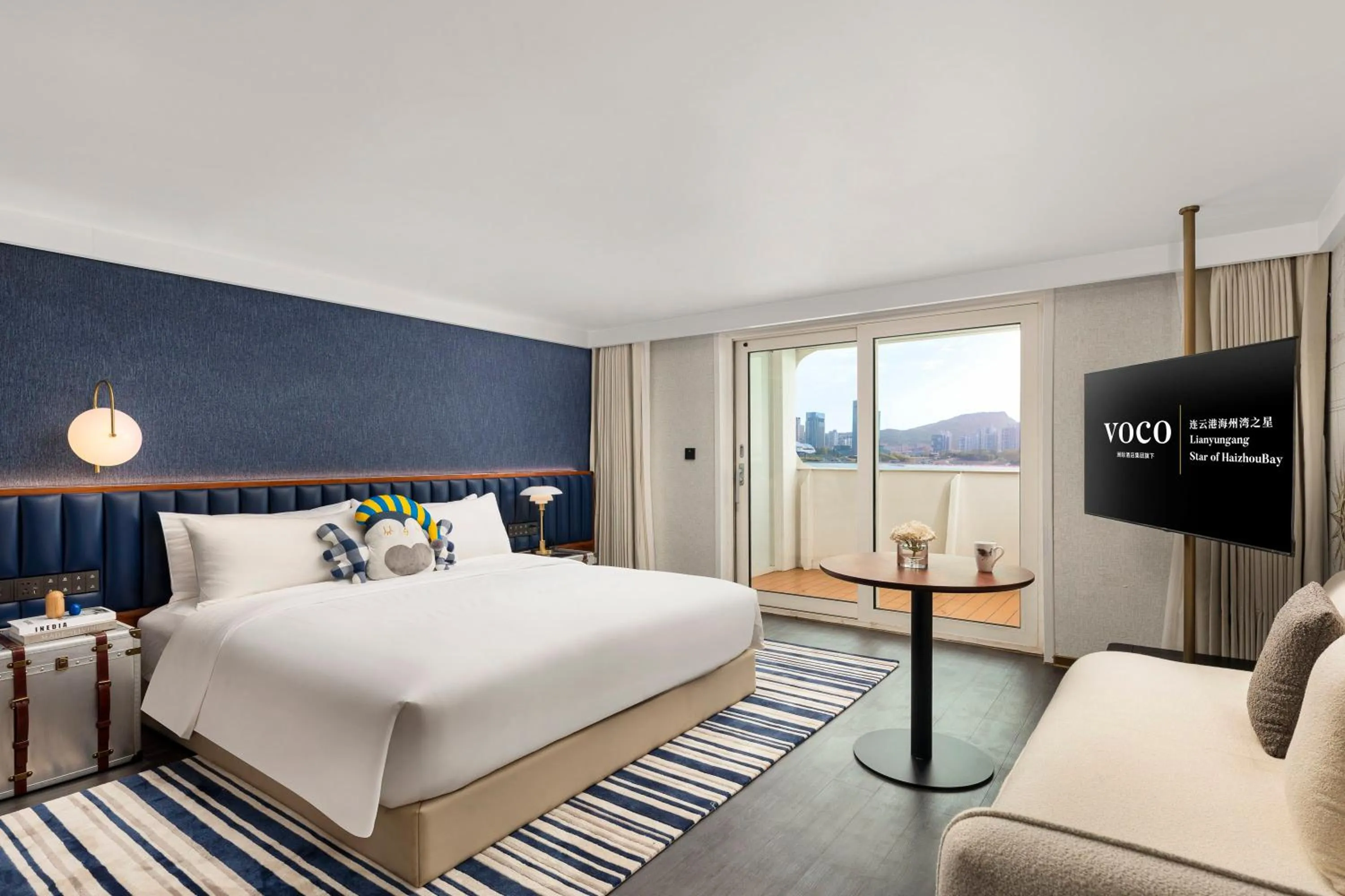 Photo of the whole room, Bed in voco Lianyungang Haizhou Bay by IHG