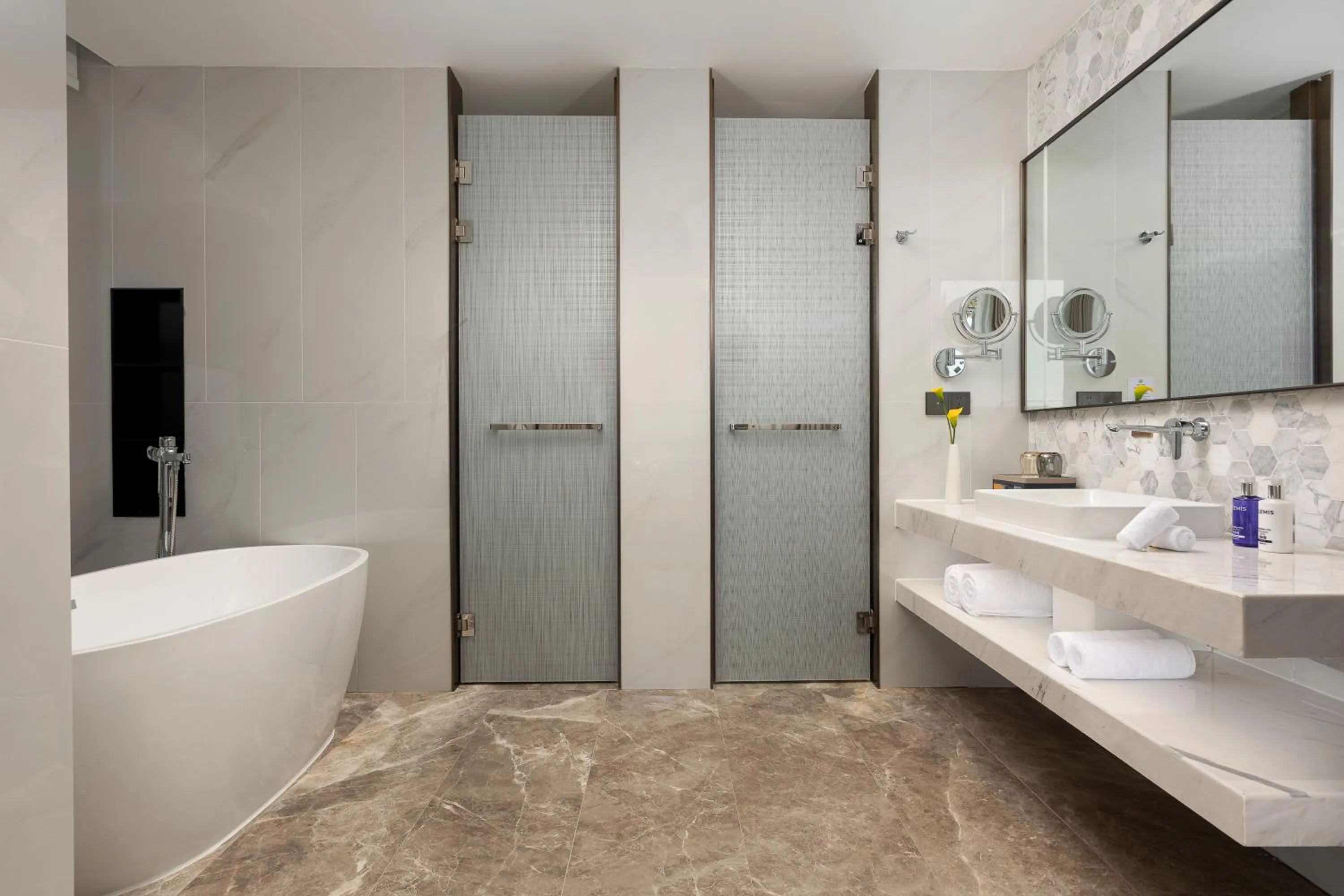 Bathroom in voco Lianyungang Haizhou Bay by IHG