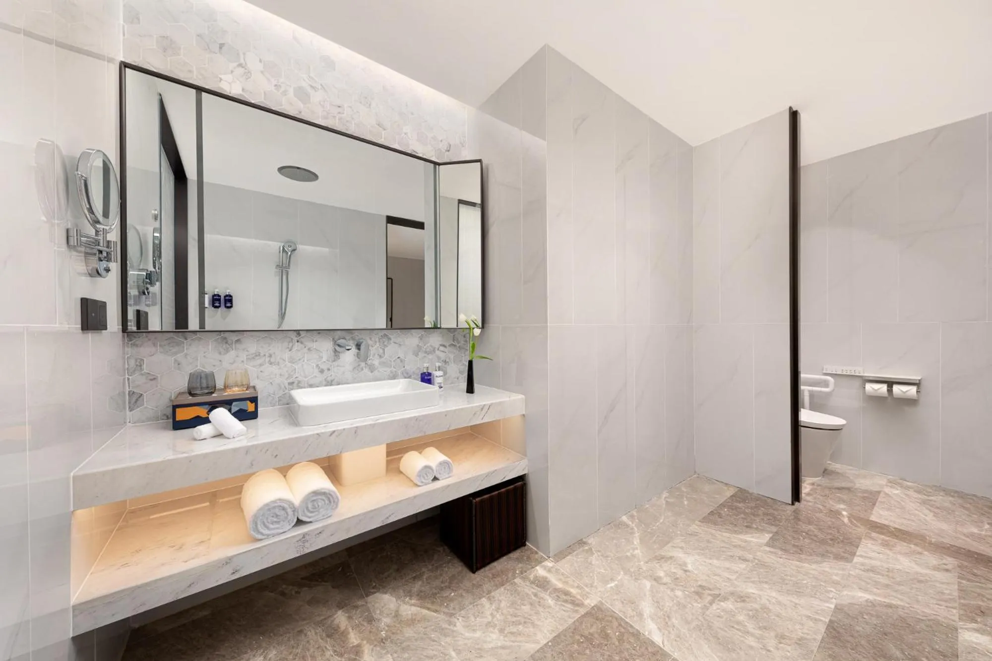 Shower in voco Lianyungang Haizhou Bay by IHG