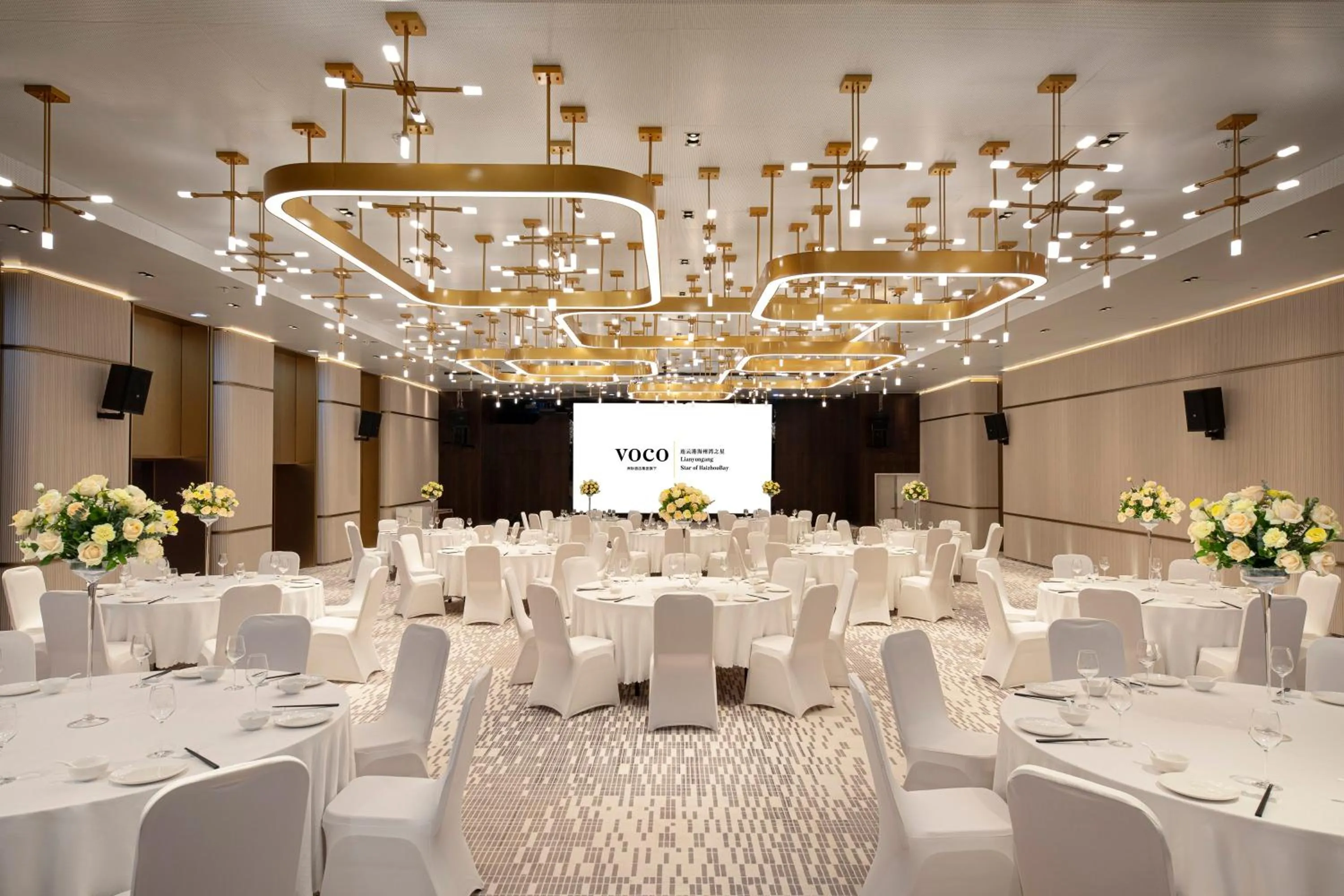 Meeting/conference room in voco Lianyungang Haizhou Bay by IHG