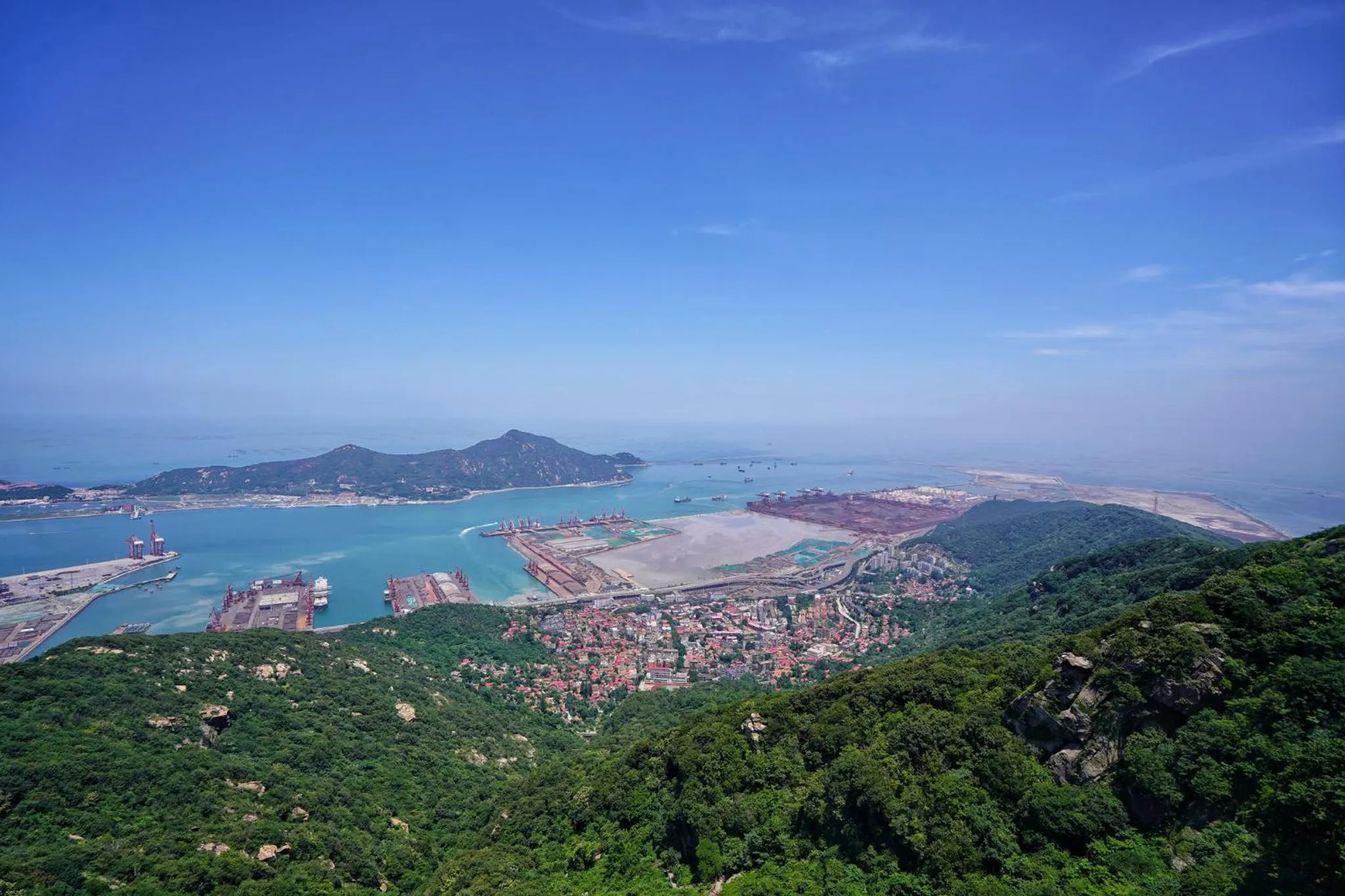 Area and facilities in voco Lianyungang Haizhou Bay by IHG