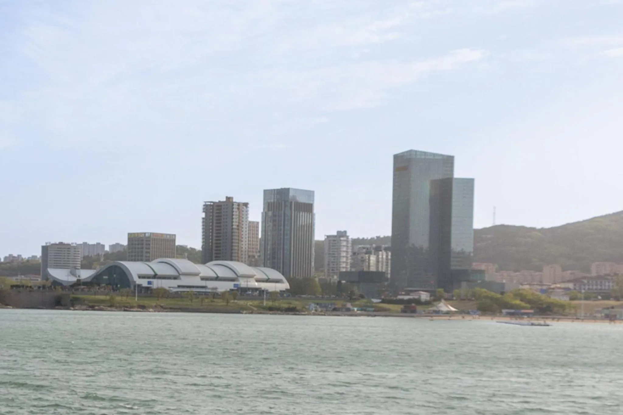 Photo of the whole room in voco Lianyungang Haizhou Bay by IHG