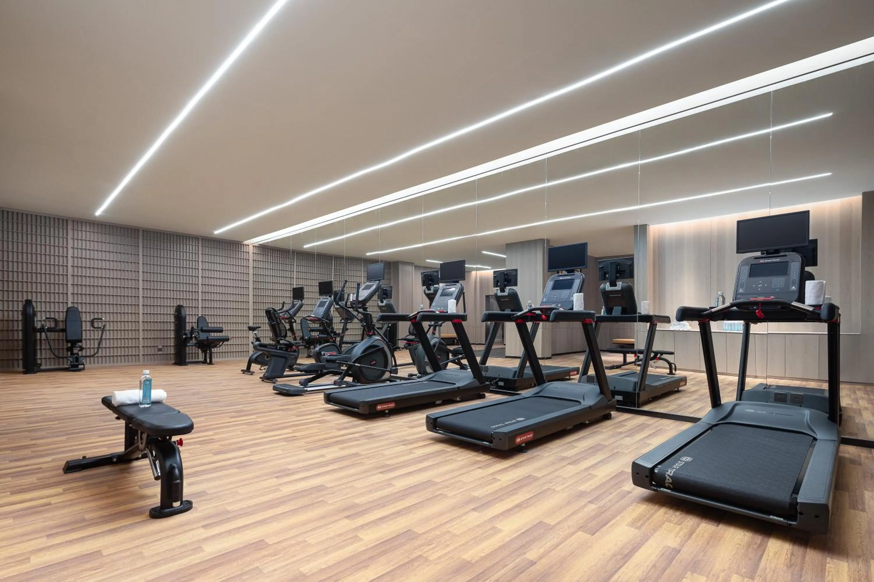 Fitness centre/facilities in voco Lianyungang Haizhou Bay by IHG